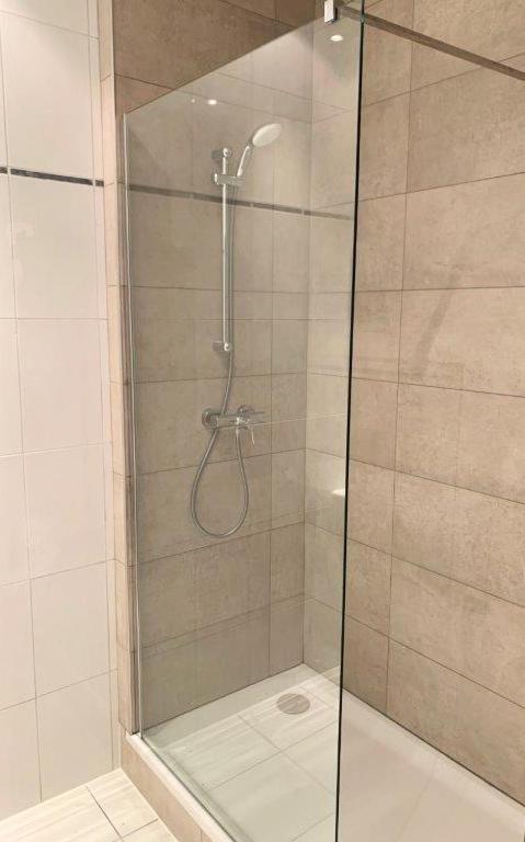Triple (Bunk & Single) Room Ensuite photo 3