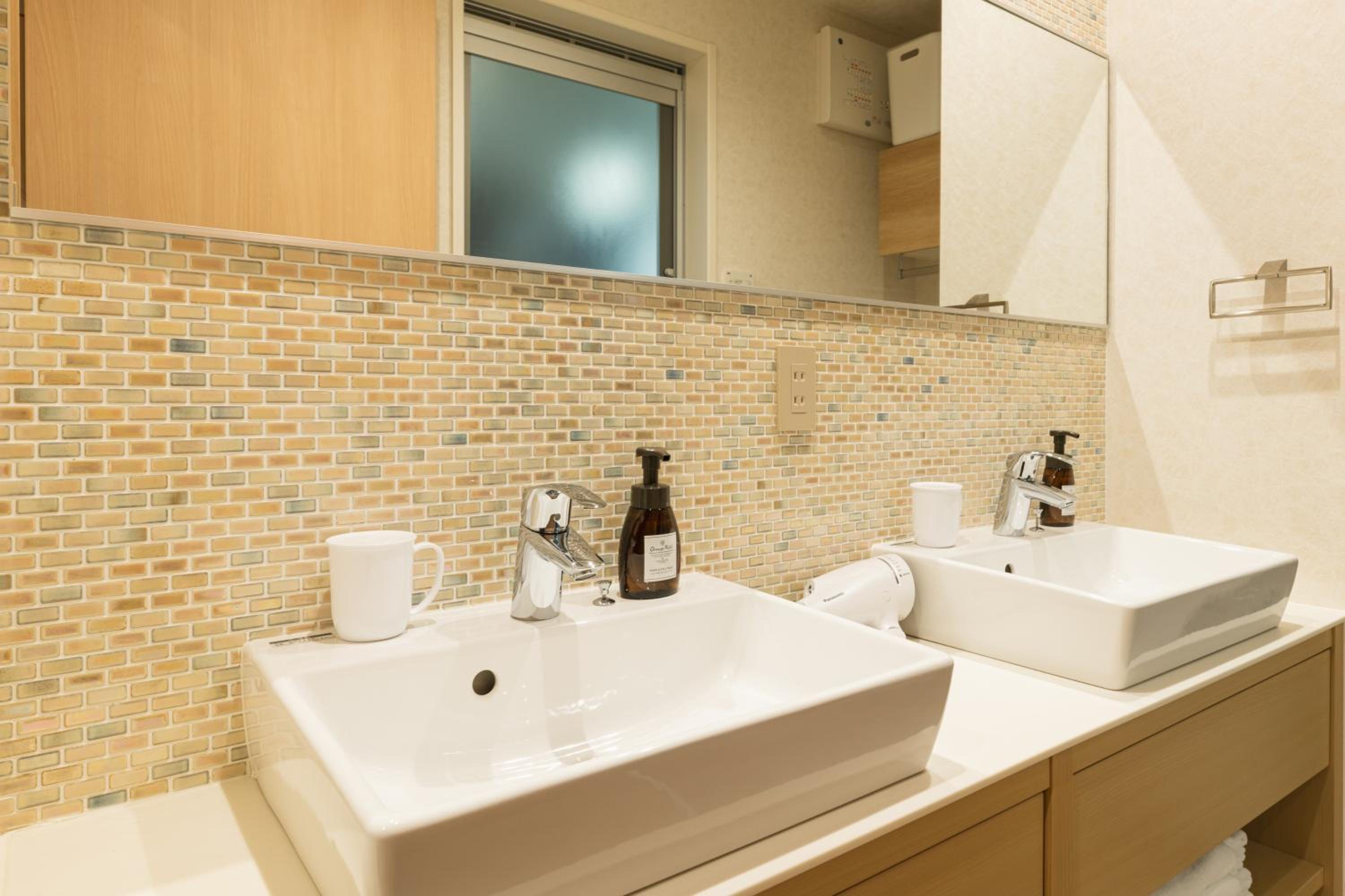 Executive Suite - Photo 13
