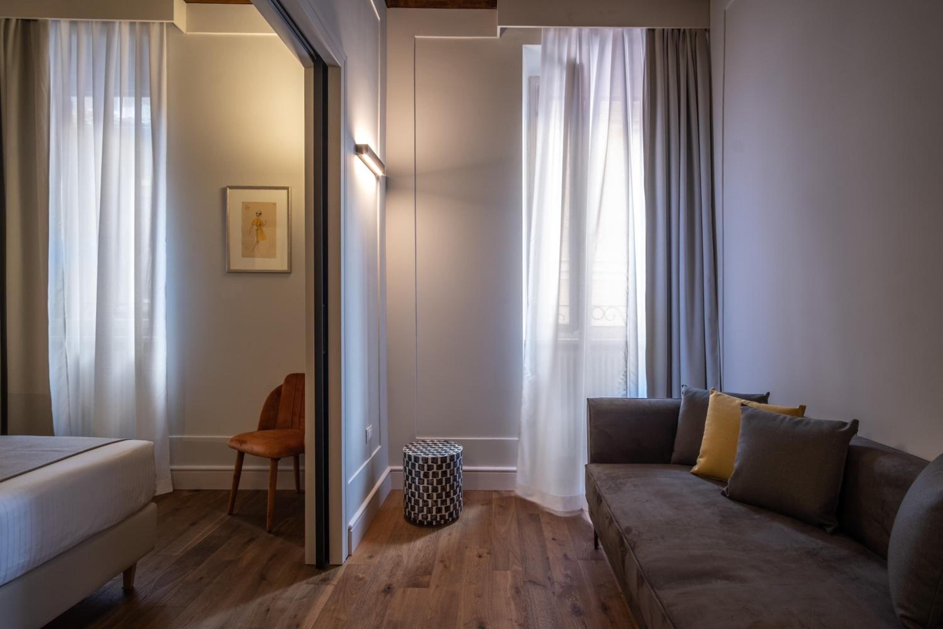 Small Double or Twin Room thumbnail 6