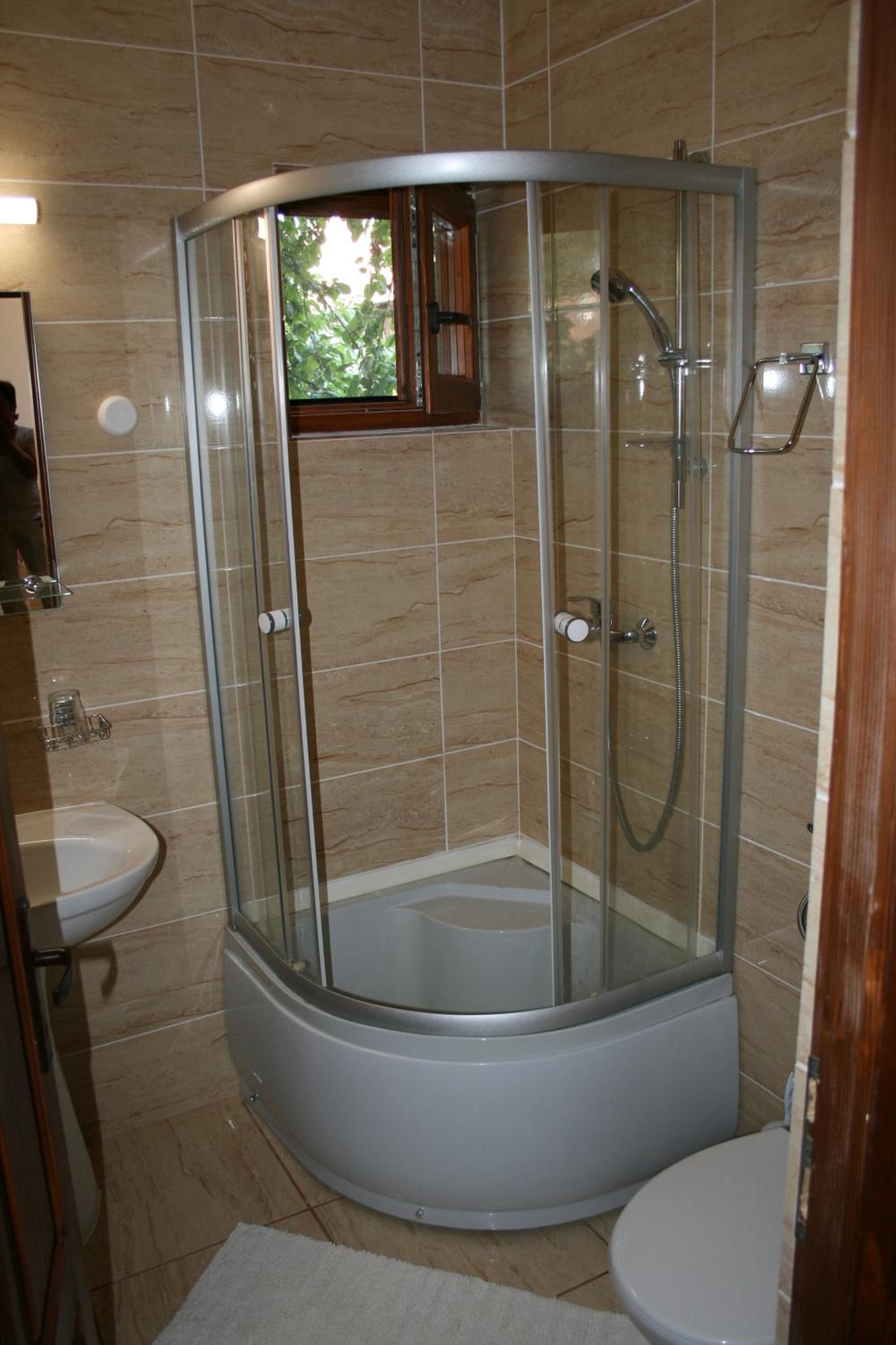 Double Room with Private Bathroom photo 3