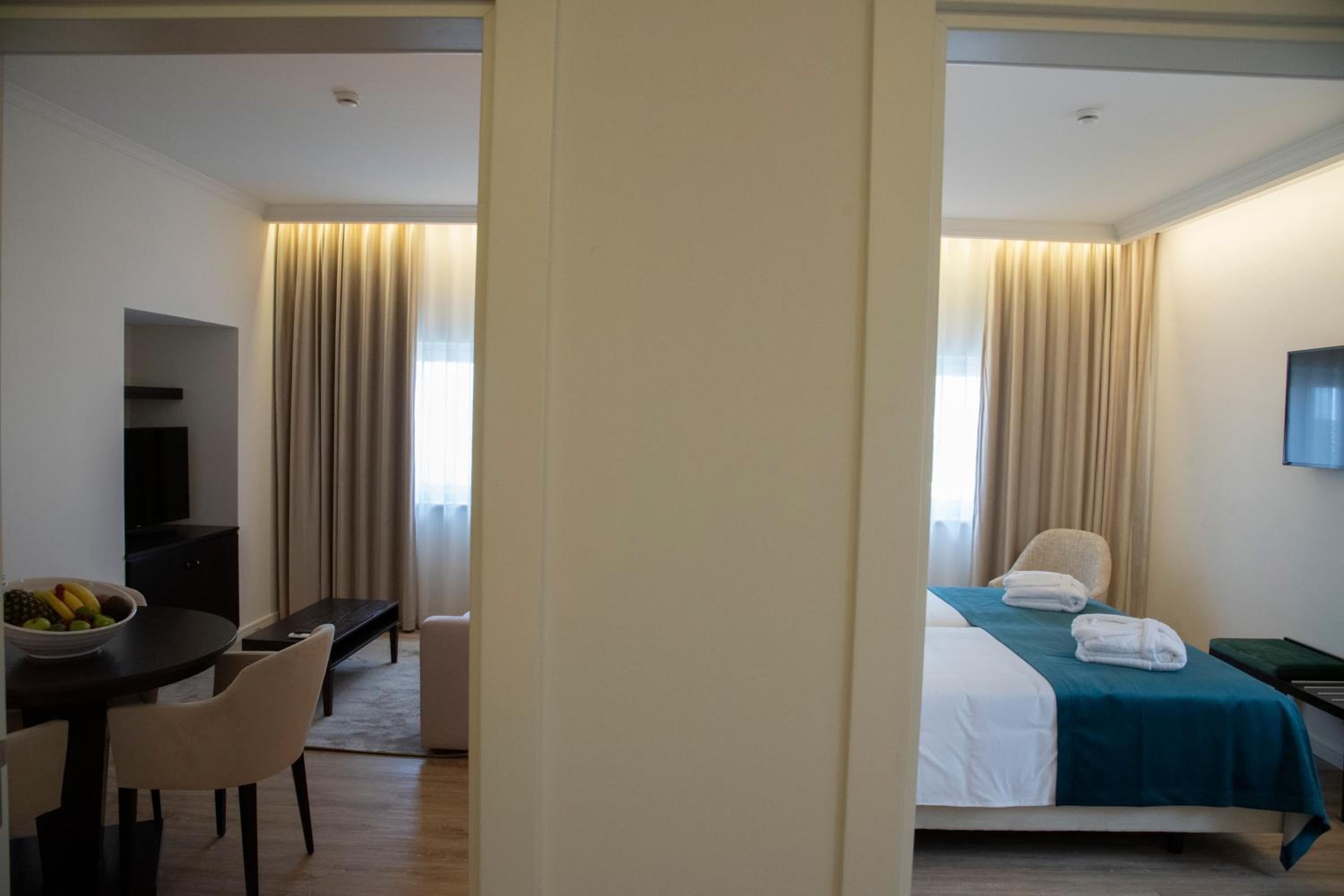 Suite - Photo 8