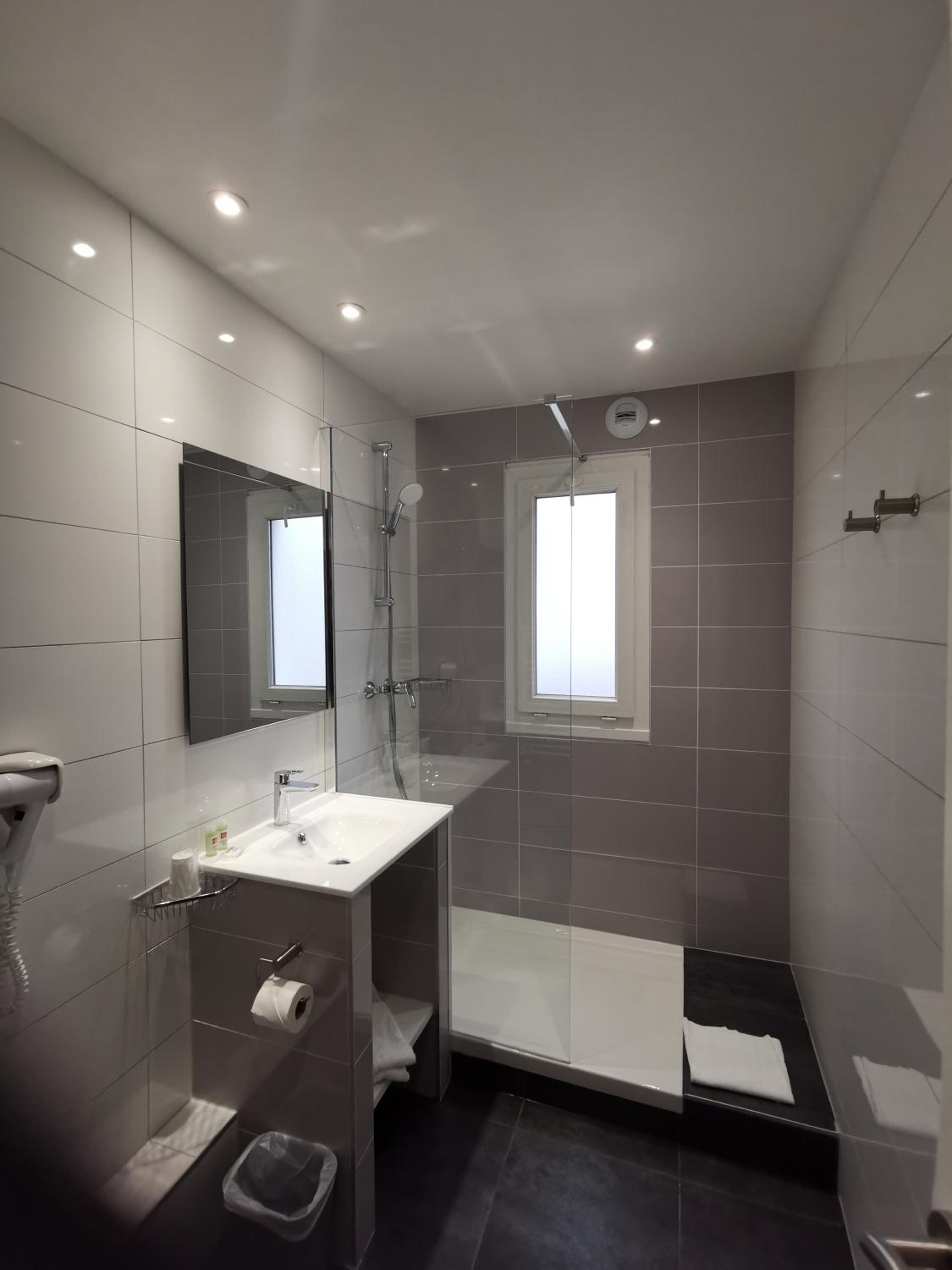 Double Room - Photo 5