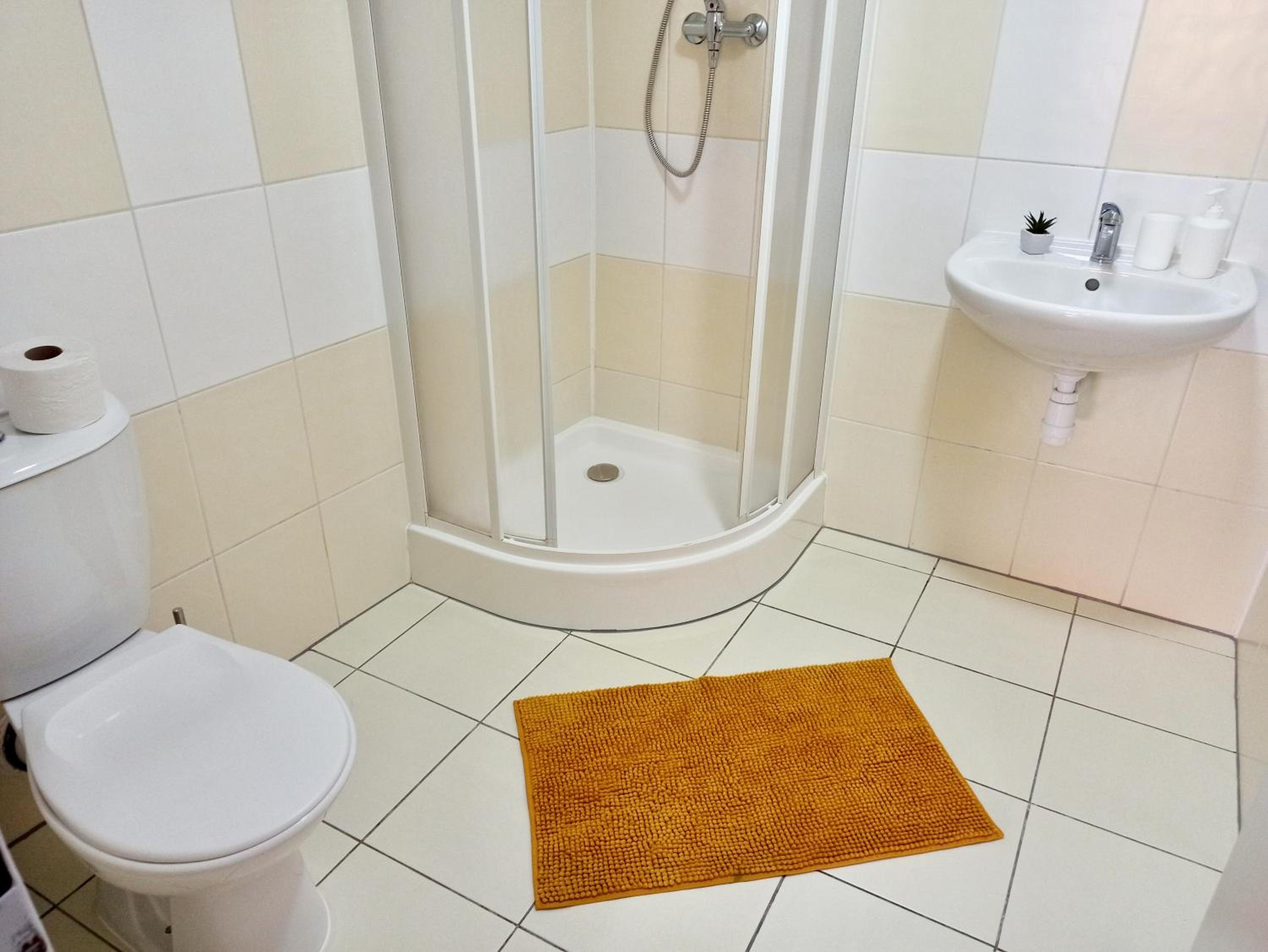 One-Bedroom Apartment - Photo 1