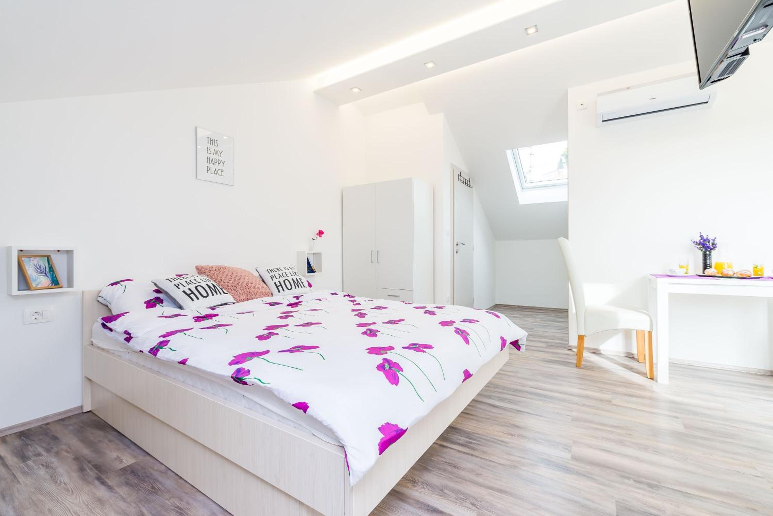 Luxury Studio Apartment with Balcony photo 1