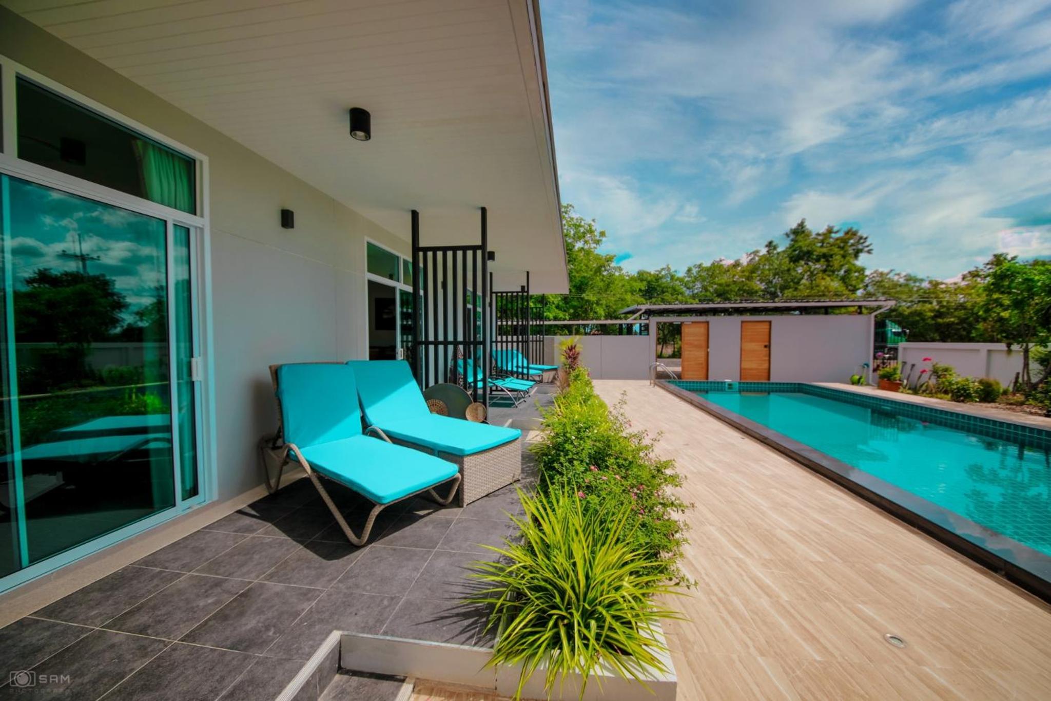 Double Room with Pool View photo 3