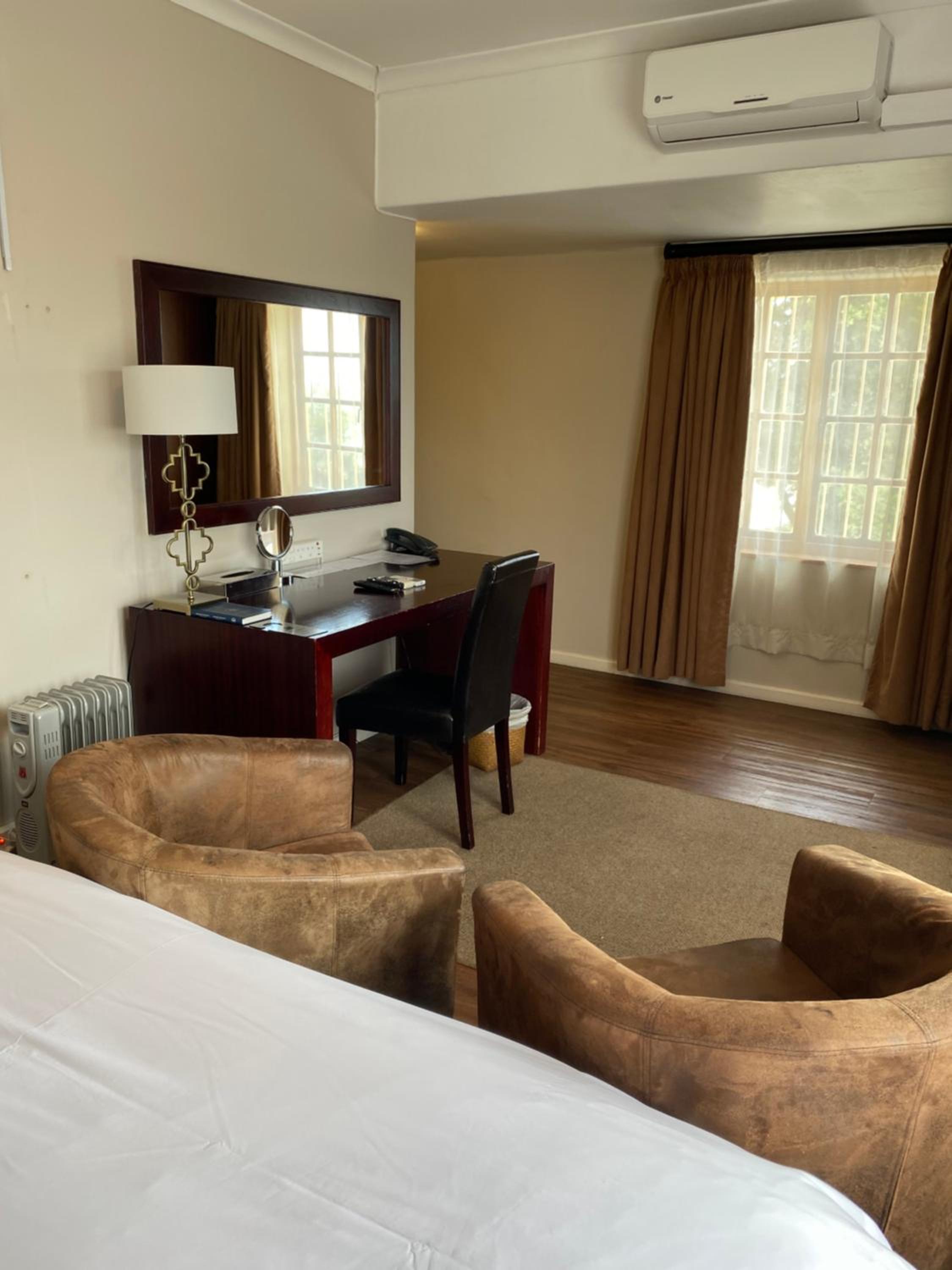 Double or Twin Room with Pool View - Photo 2