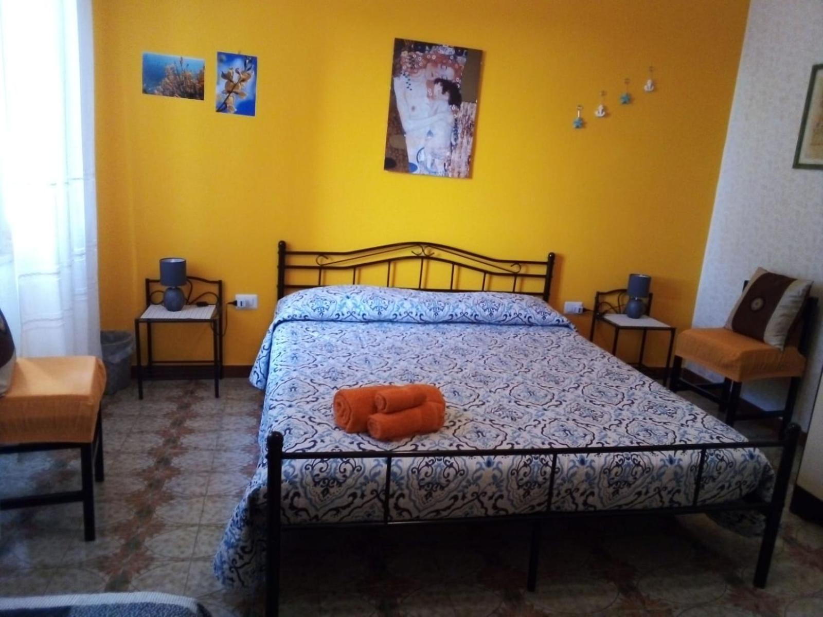 Deluxe Double Room with Extra Bed and Private External Bathroom - Photo 10
