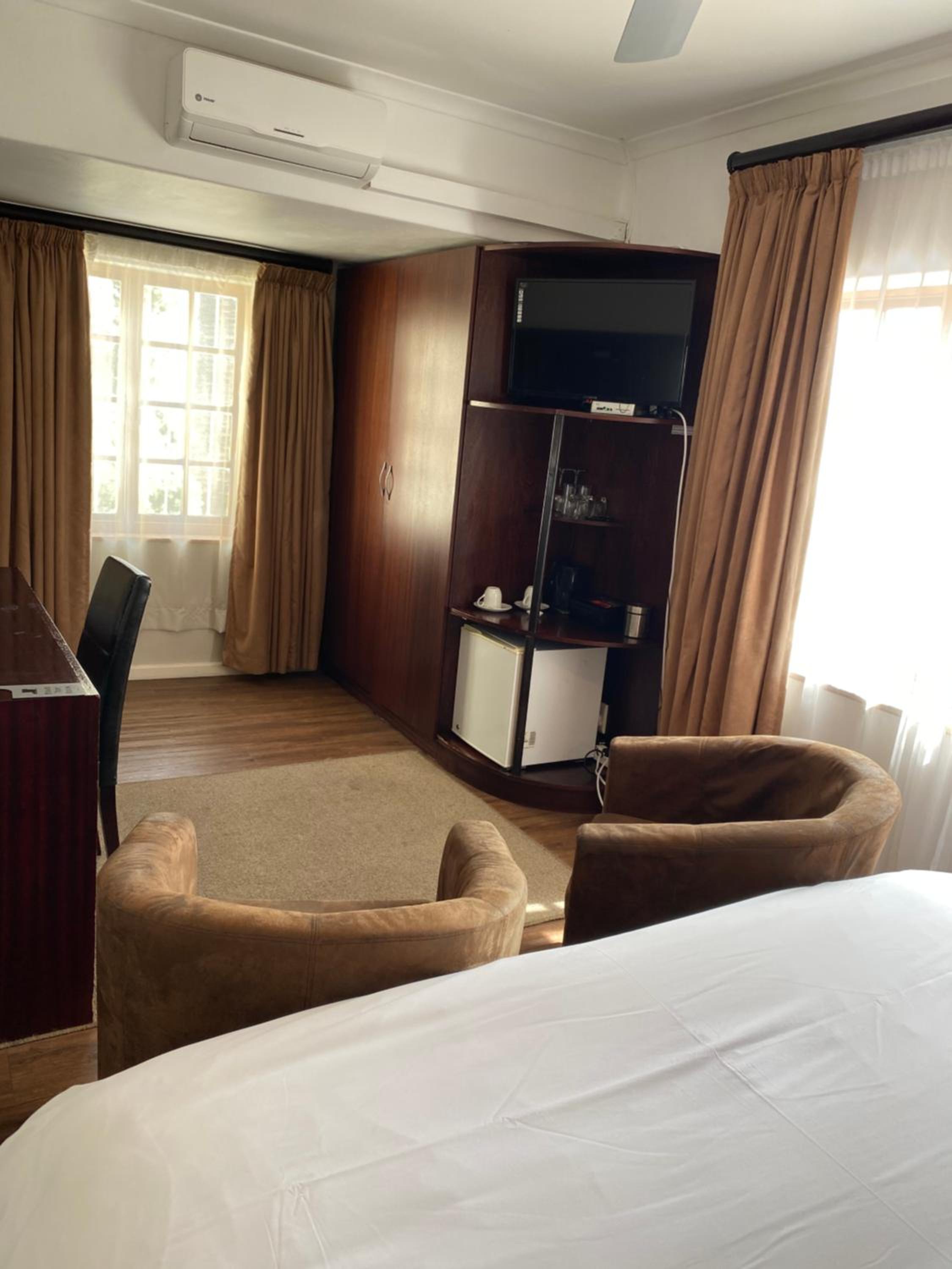 Double or Twin Room with Pool View - Photo 1
