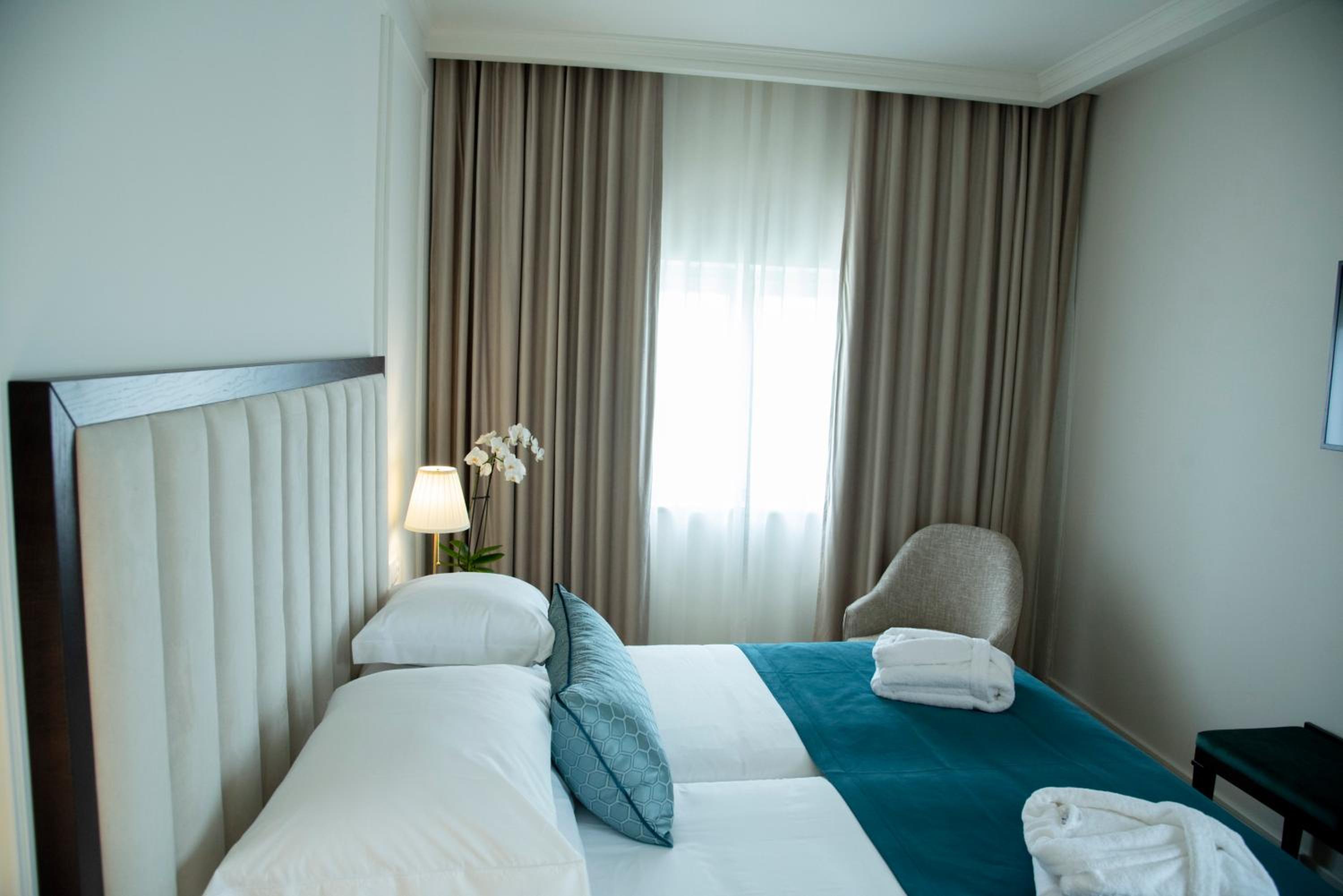 Twin Room - Photo 1