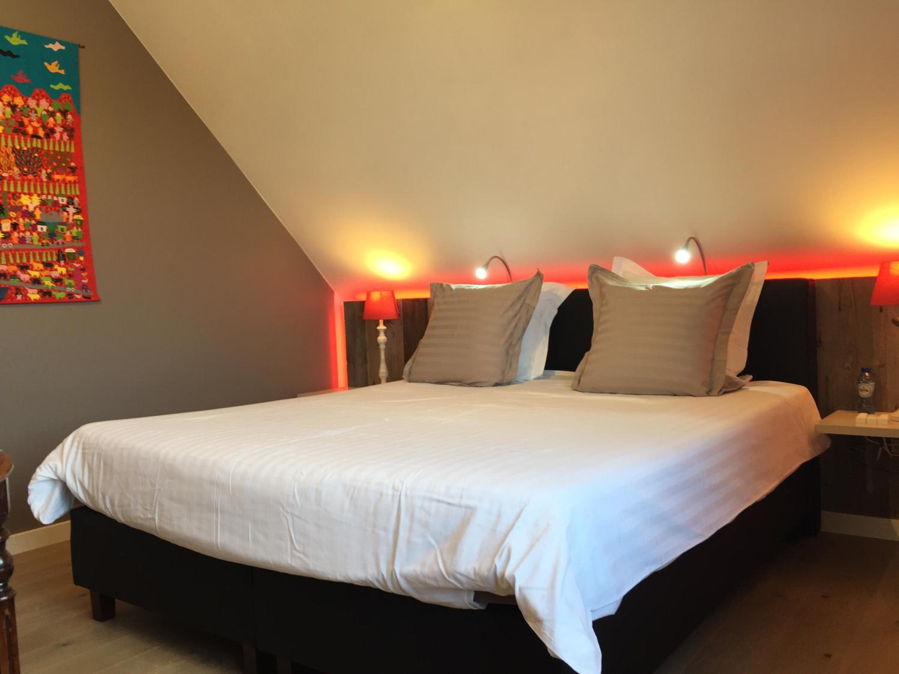 2 Separate Double Rooms with Private Bathroom(same level)