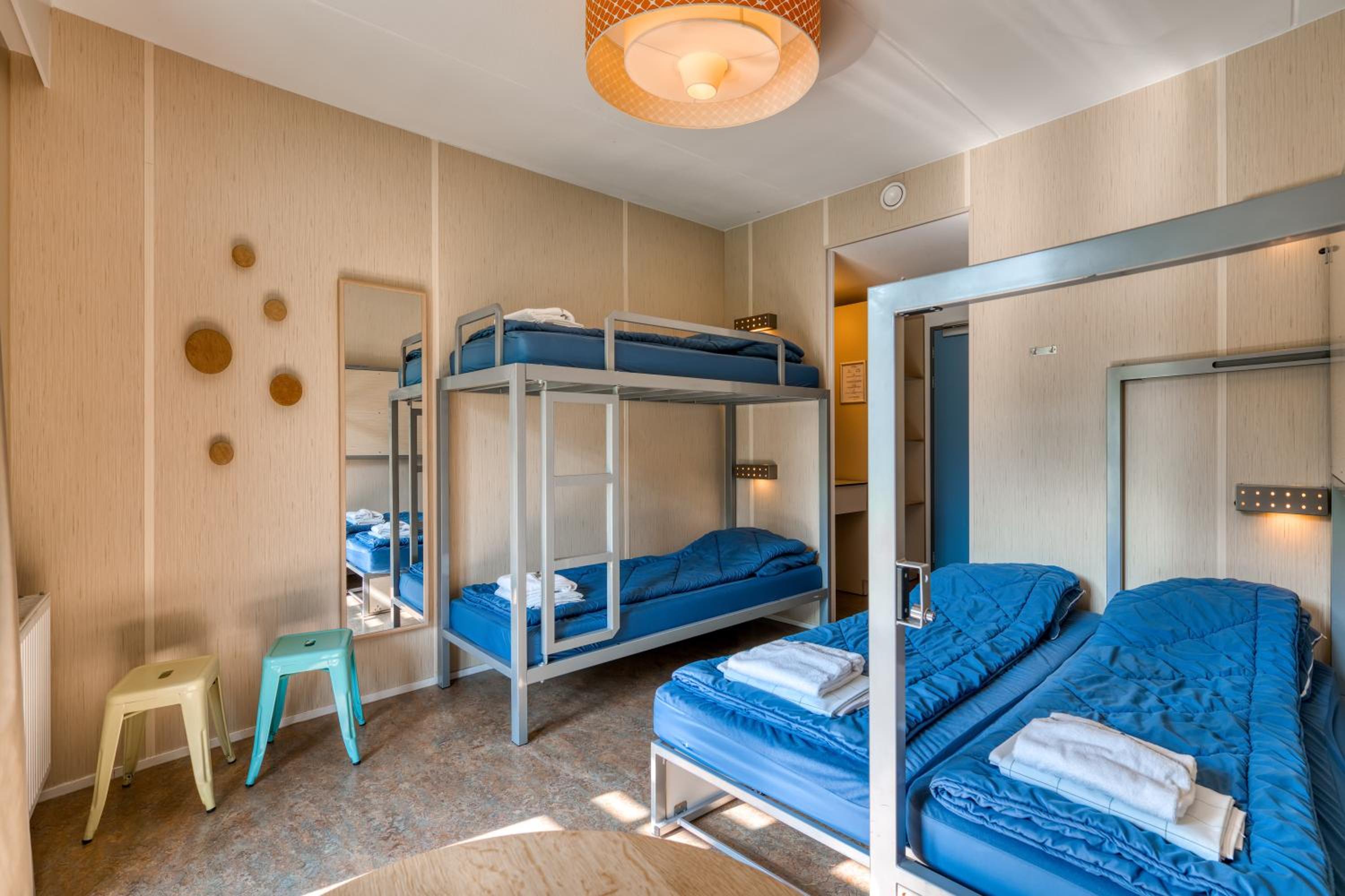 Quadruple Family Room with Terrace and Private Bathroom with Shower photo 3