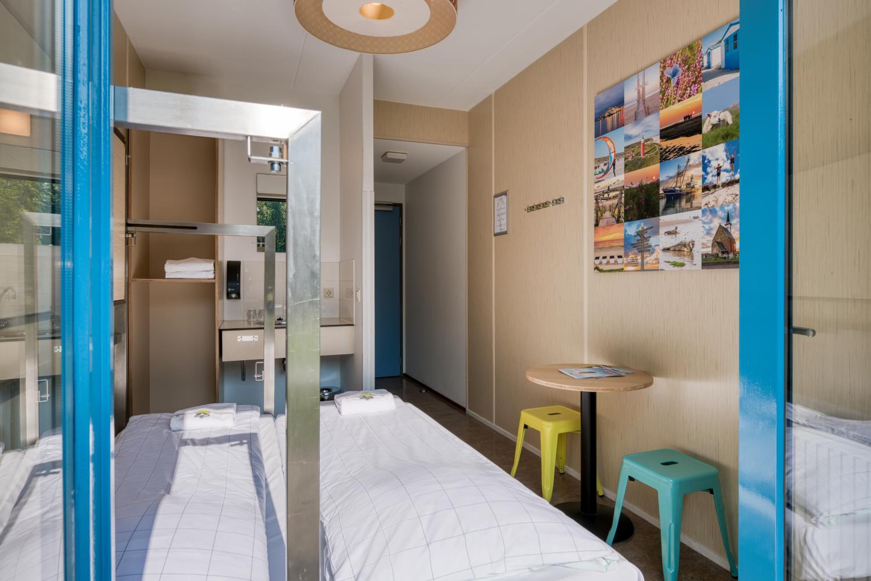 Comfort Twin Room with Terrace and Private Bathroom with Shower photo 3