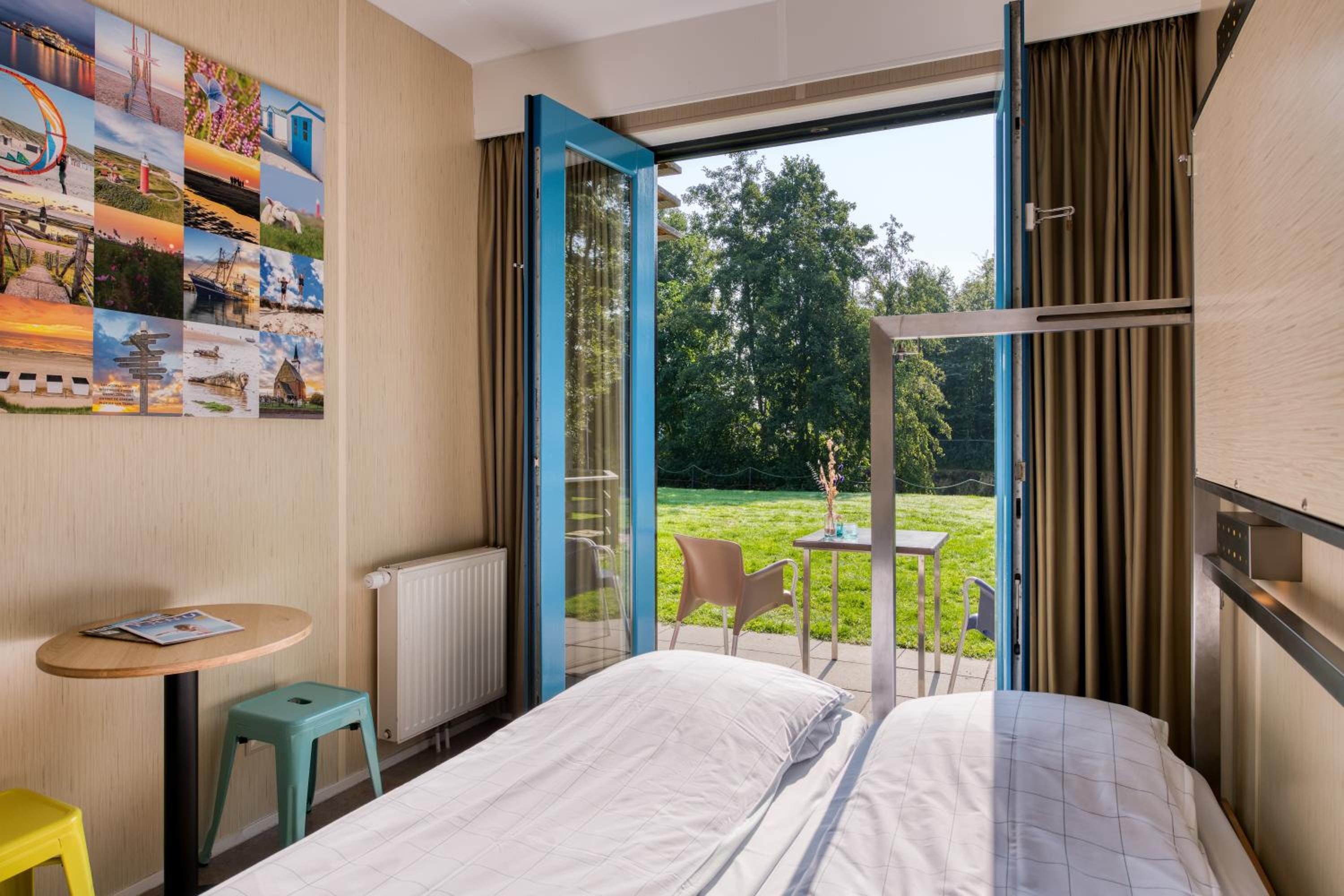 Comfort Twin Room with Terrace and Private Bathroom with Shower photo 1
