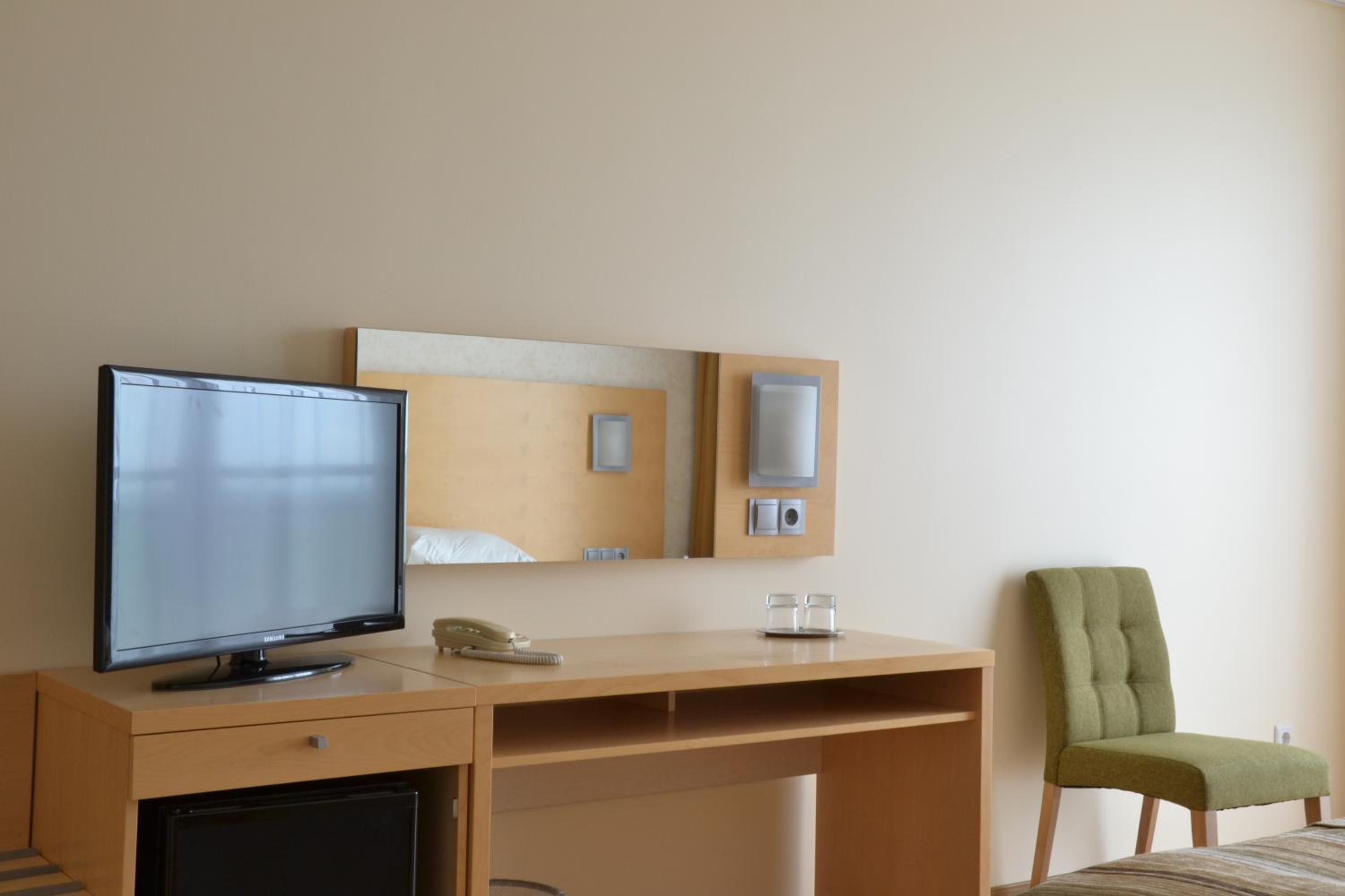 Economy Family Room with Spa Access - Photo 5