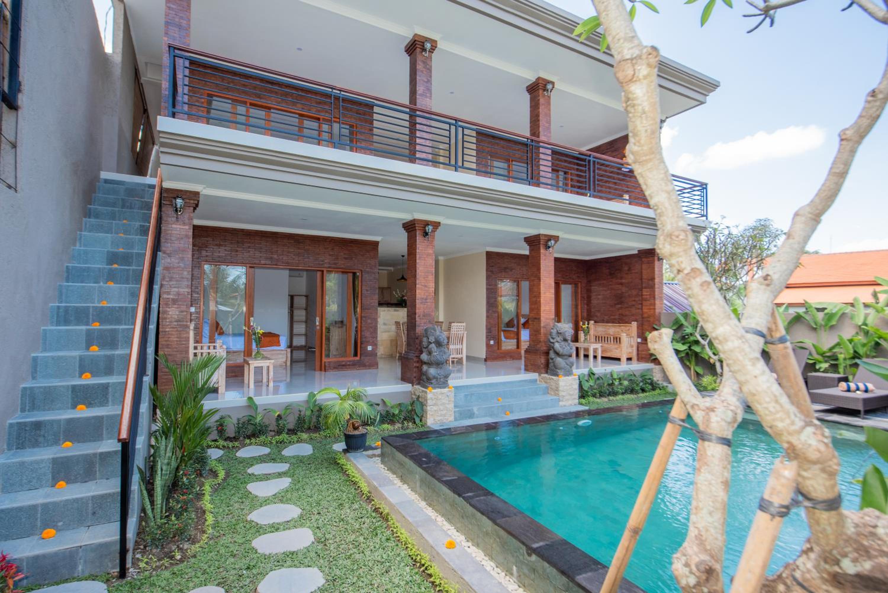 Villa with Private Pool - Photo 35