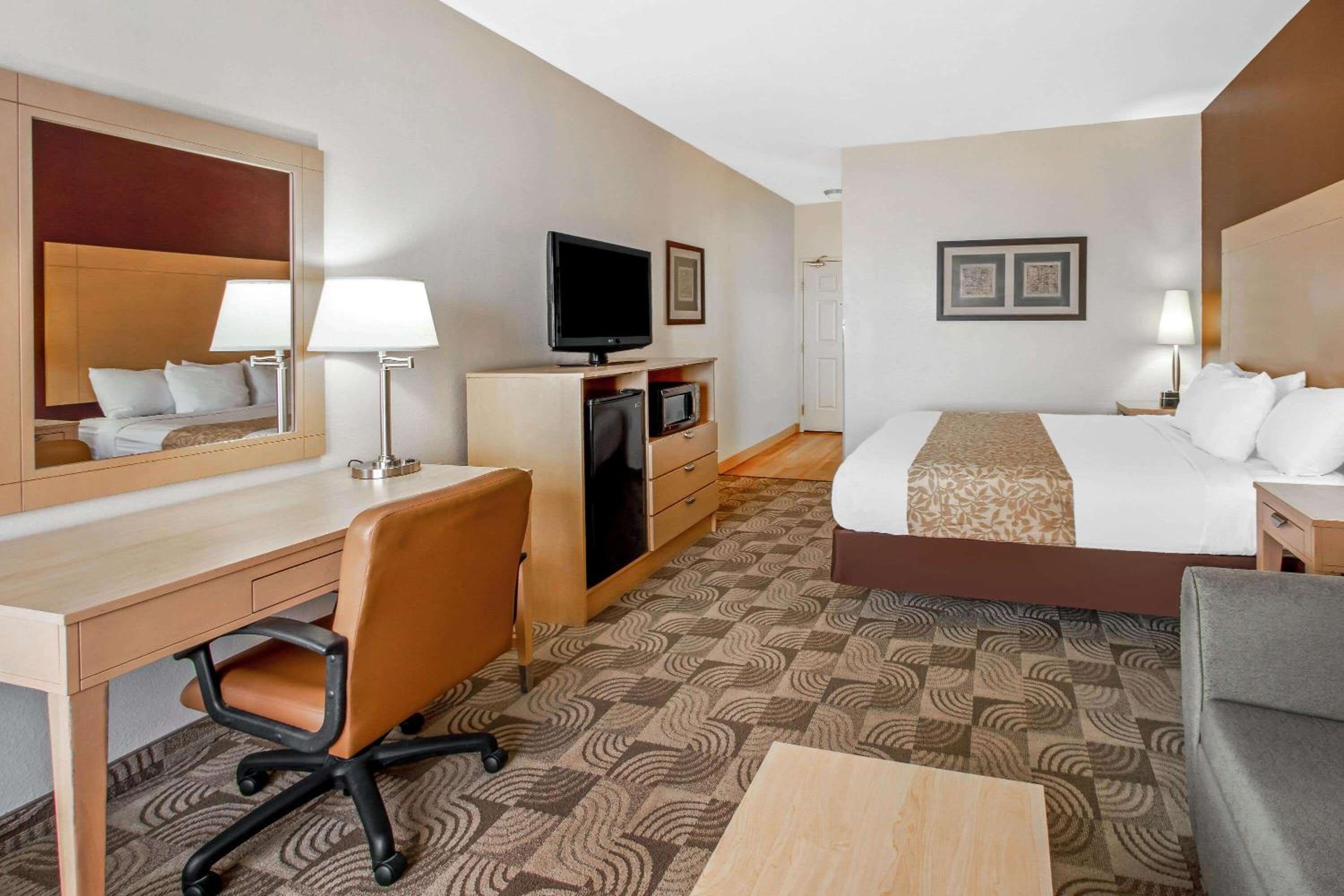 King Suite - Mobility Access - Photo 2