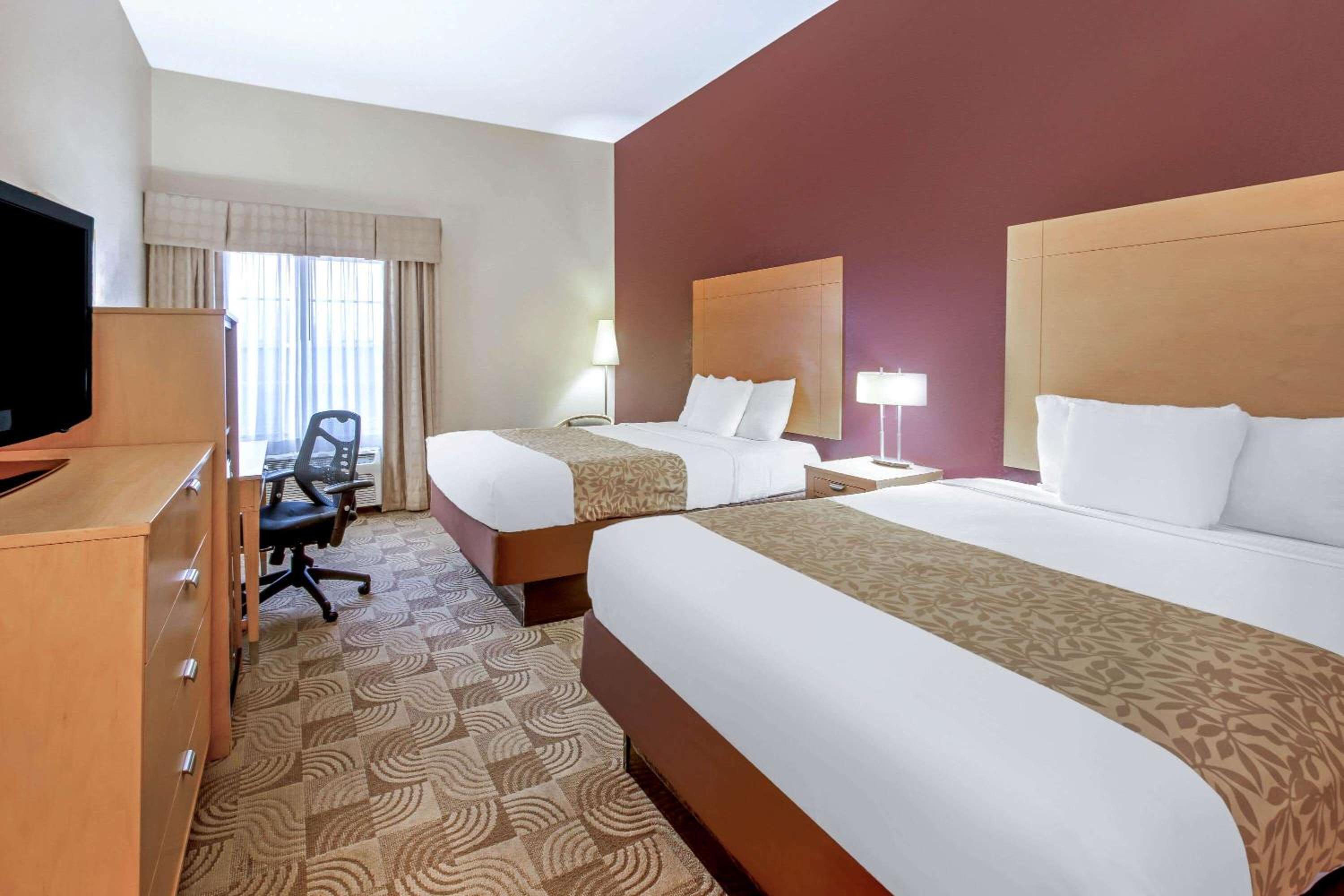 Queen Room with Two Queen Beds - Mobility Access - Photo 2