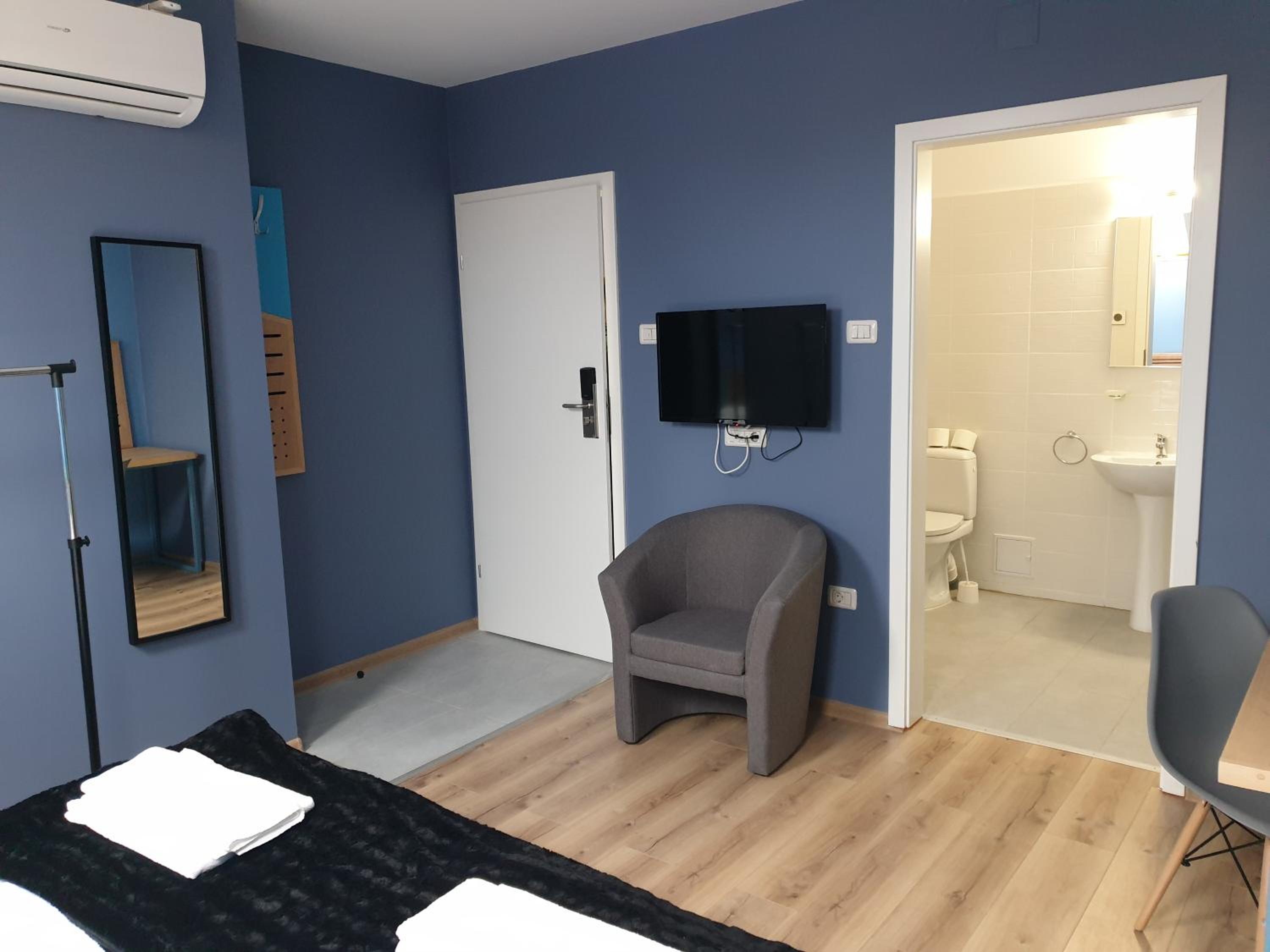 Double Room - Photo 19