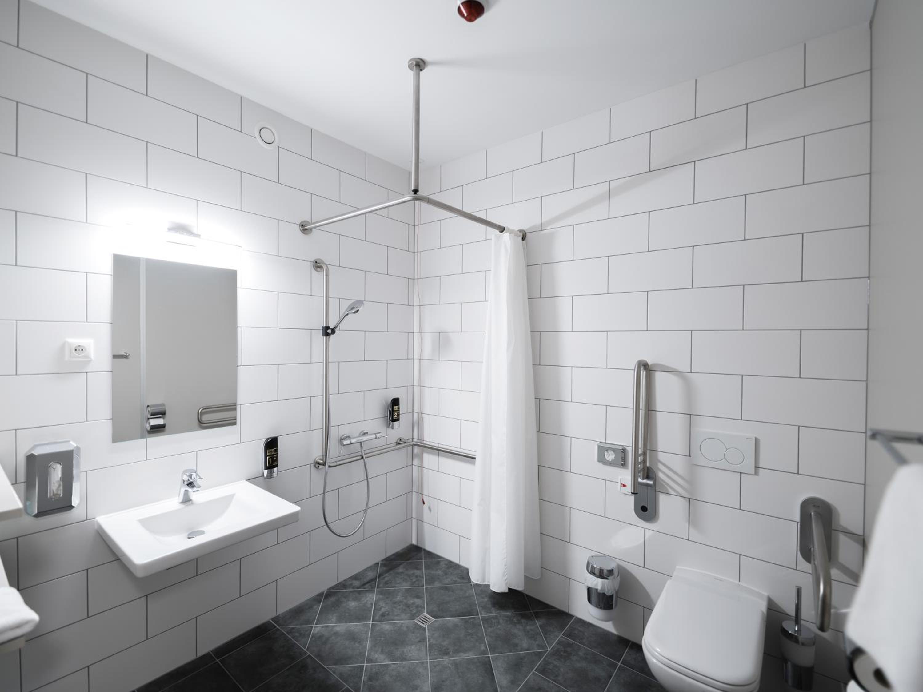 Double or Twin Room - Disability Access - Photo 7