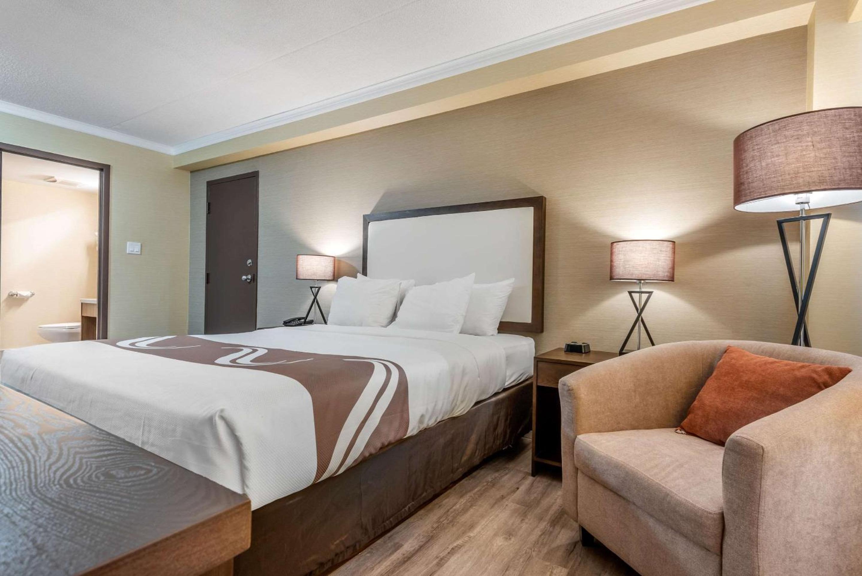 Queen  Room - Non-Smoking - Photo 3