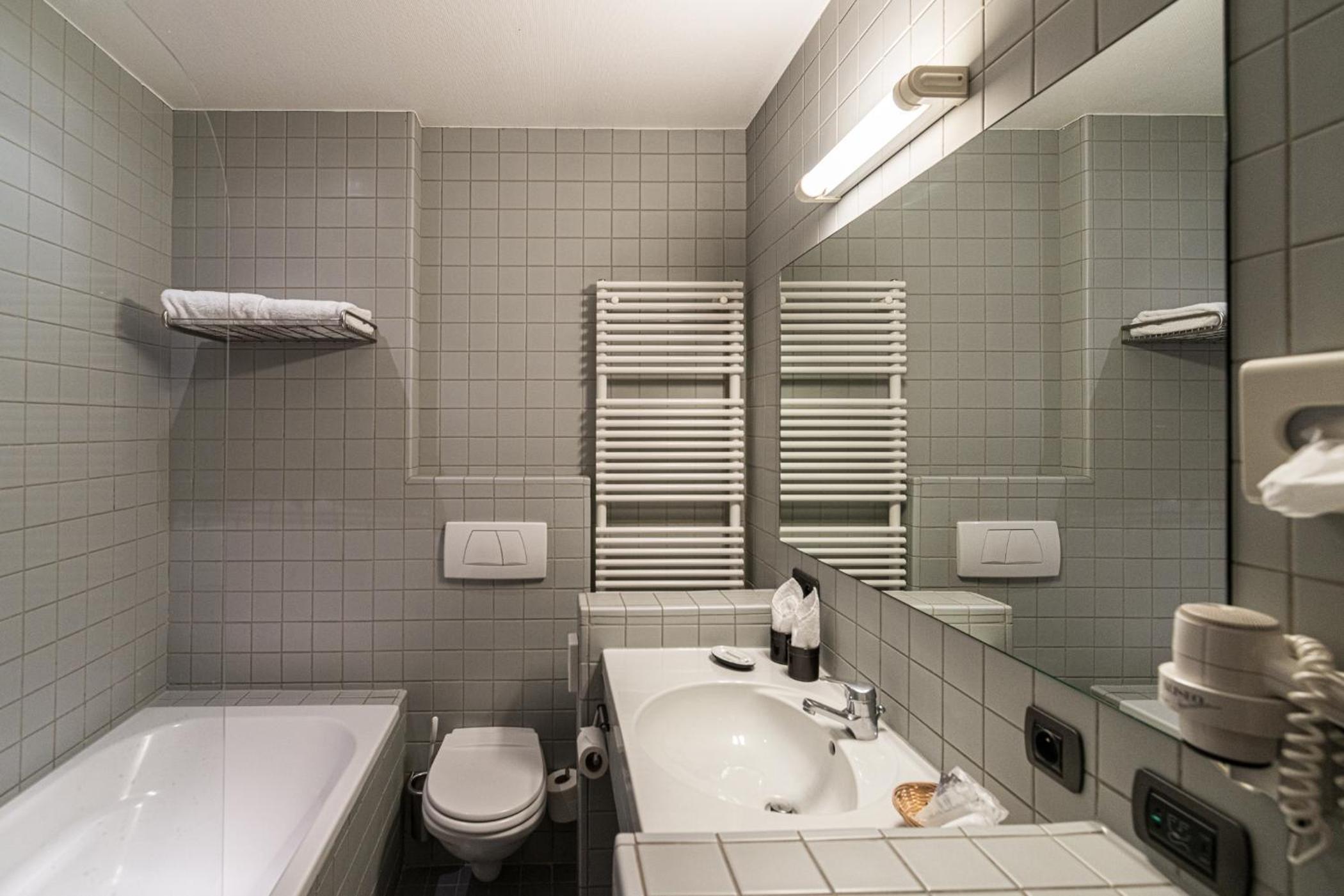 Standard Room with Bath - Photo 19