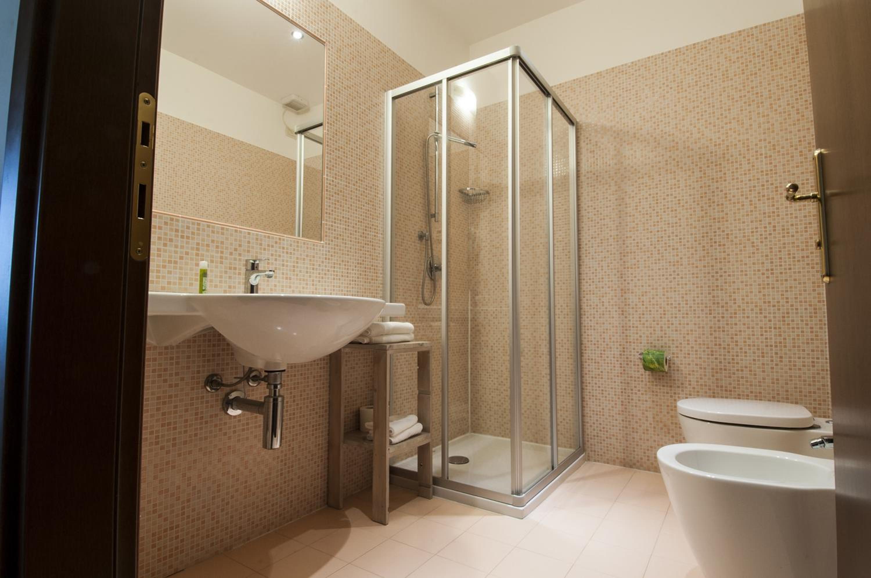 Double Room - Photo 5