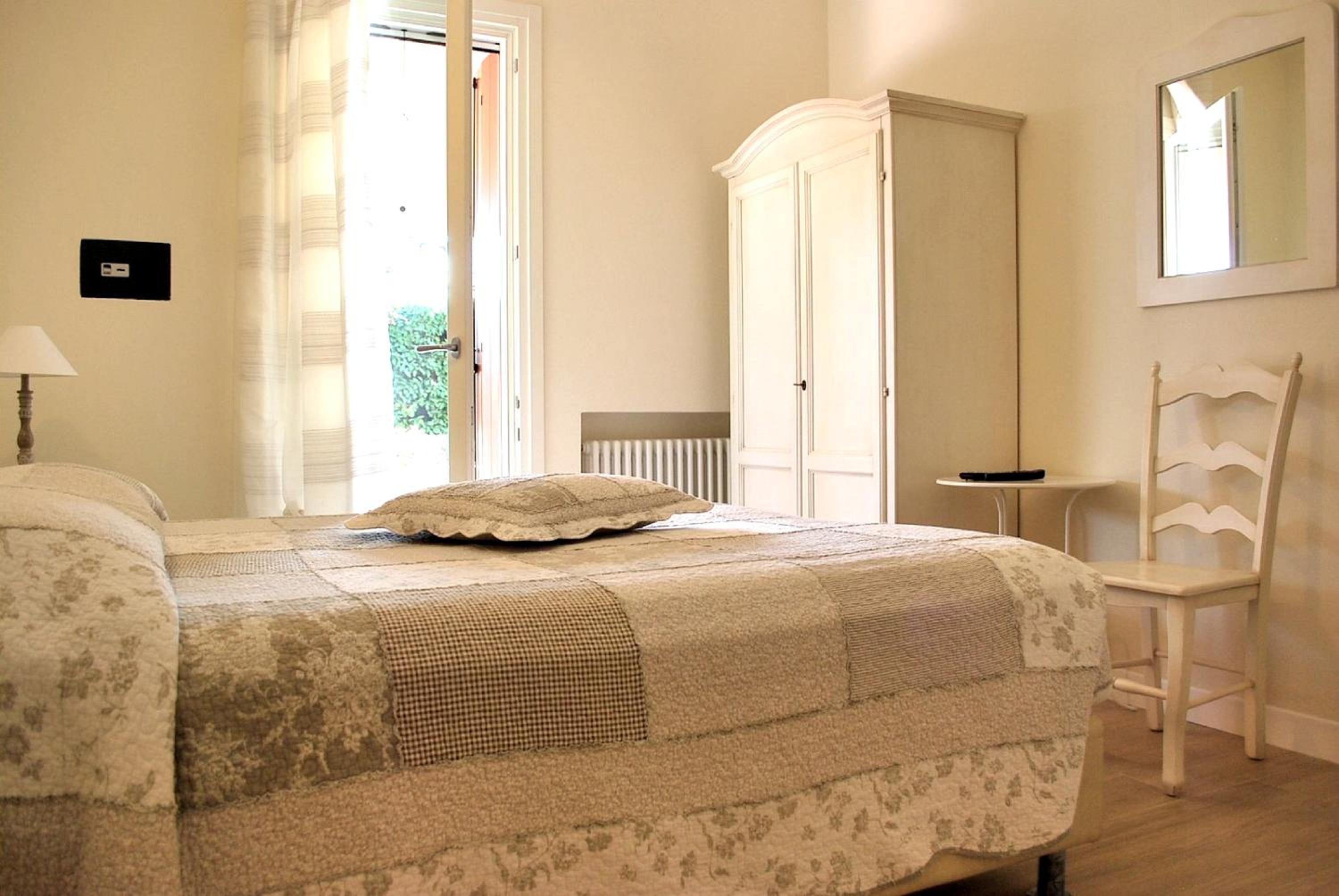 Double or Twin Room with Private Bathroom photo 3