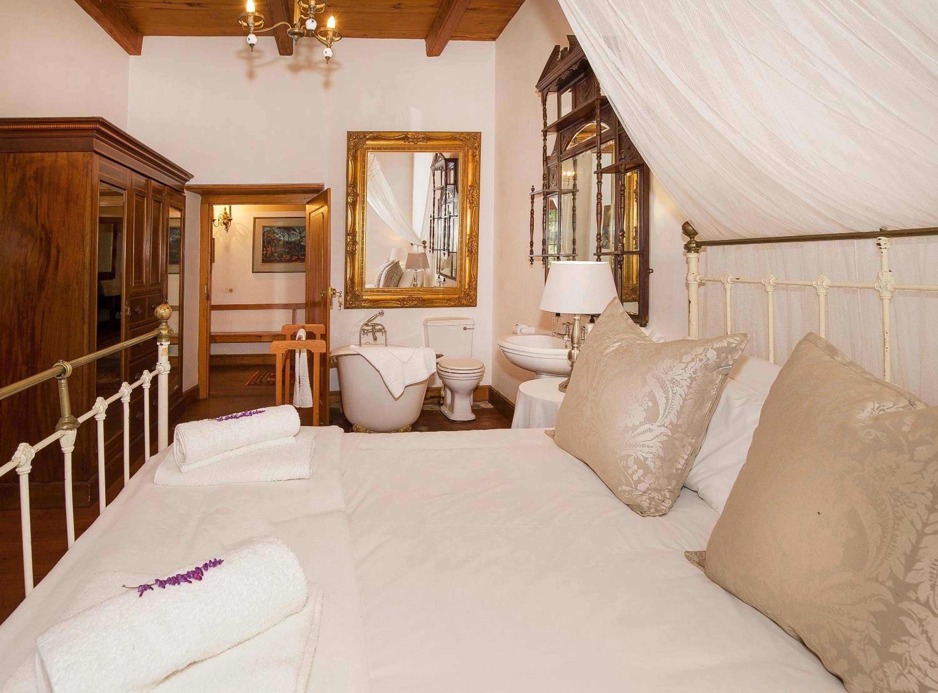 Double Room with Private Bathroom - Photo 3
