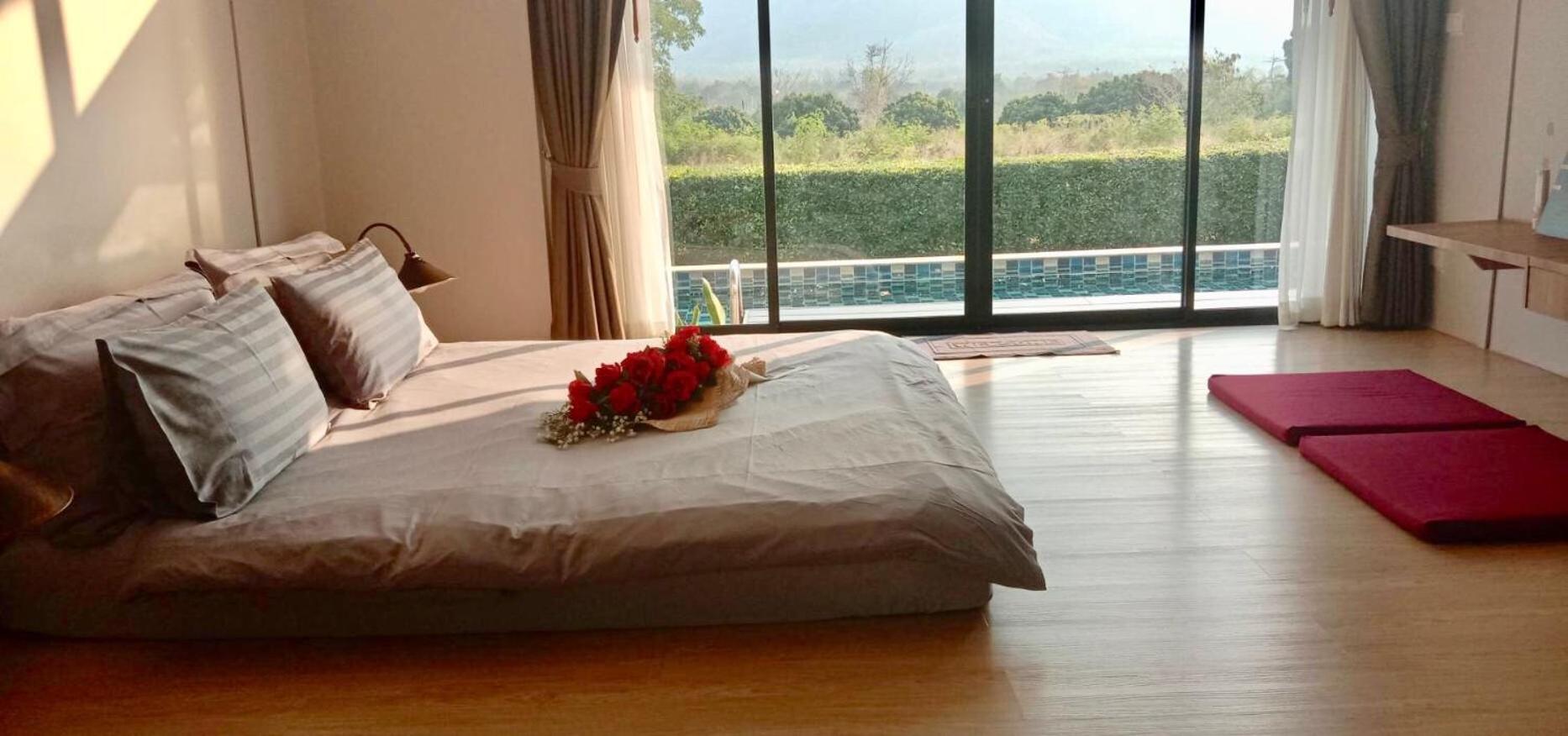 Junior Suite with Pool View - Photo 7
