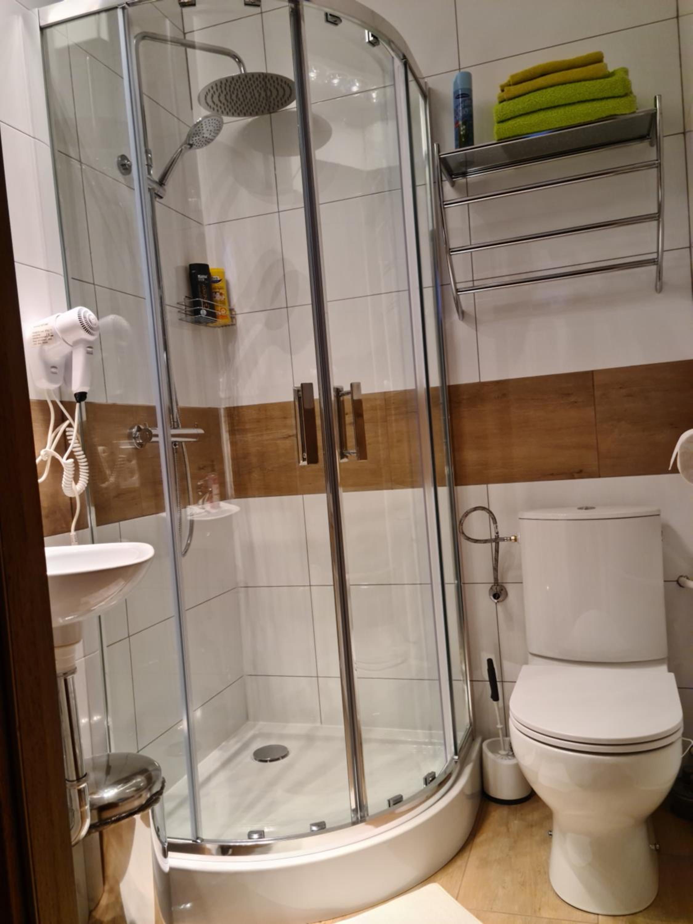Family Room with Private Bathroom - Photo 22