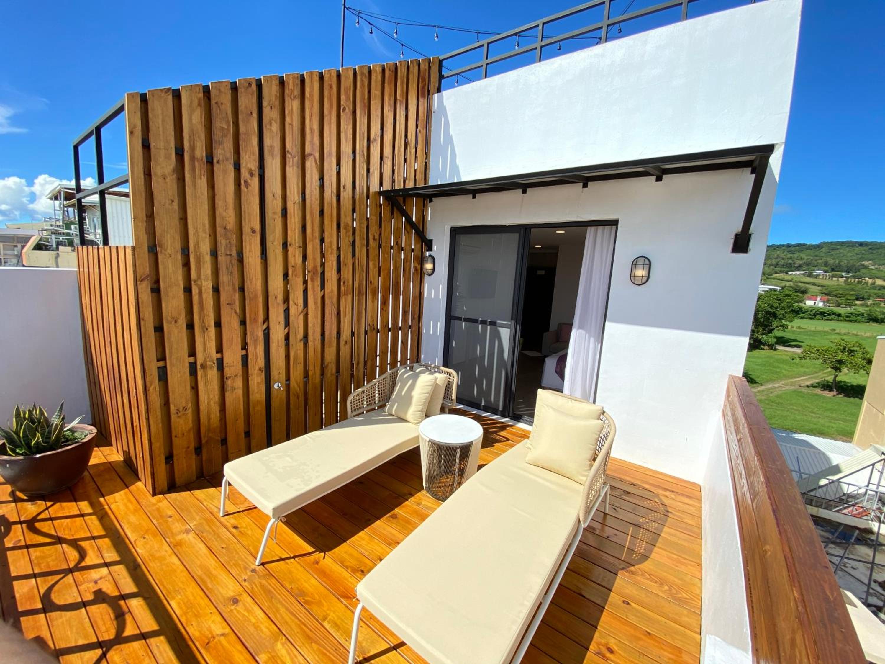 Deluxe Double Room with Side Sea View photo 2