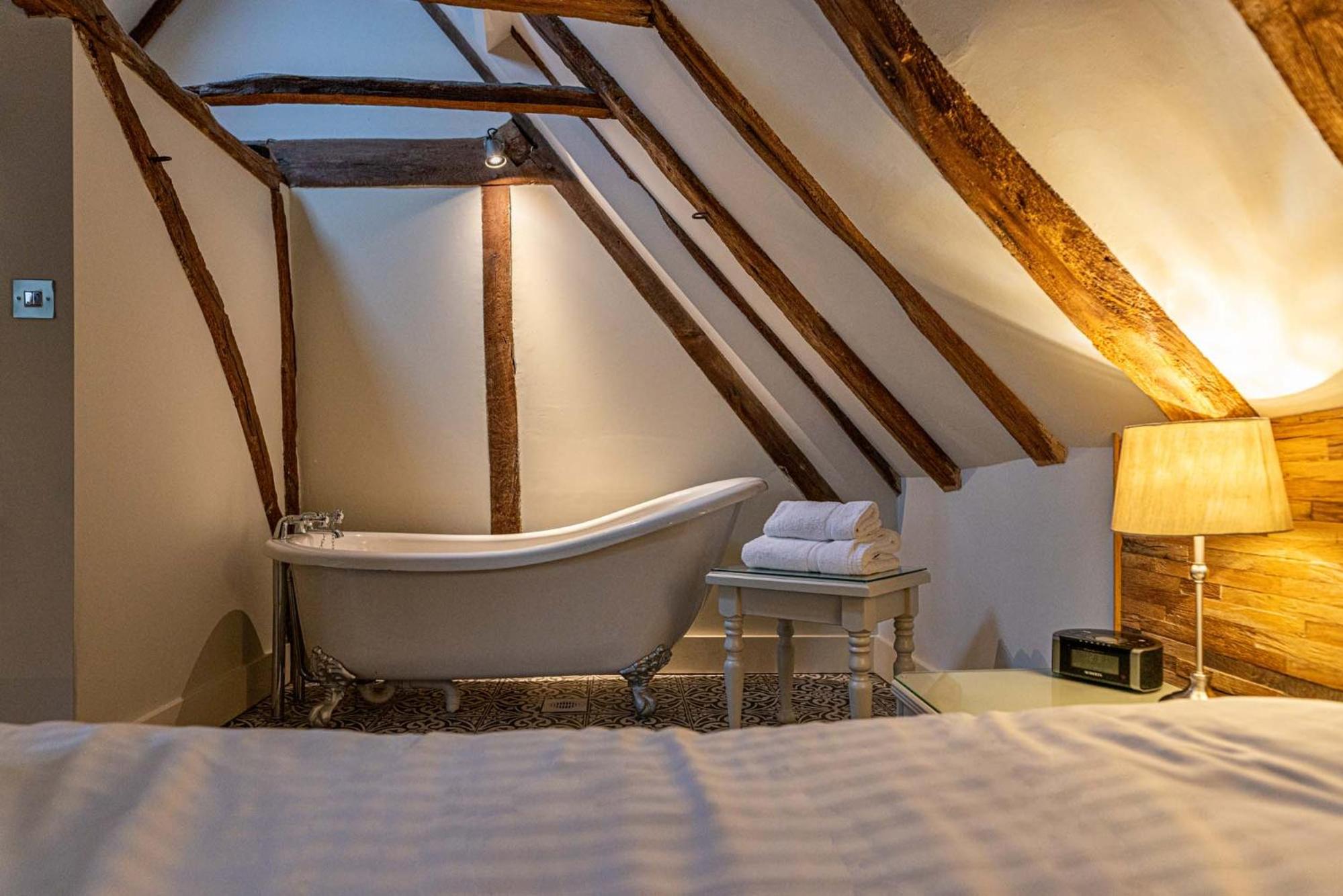 Deluxe Double Room with Bath photo 3