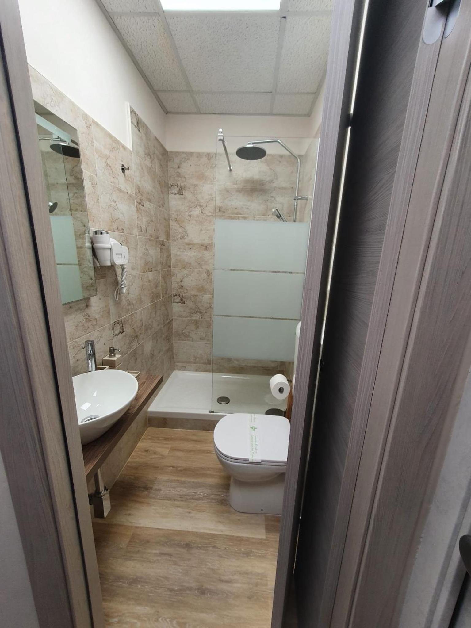 Quadruple Room with Private Bathroom photo 3