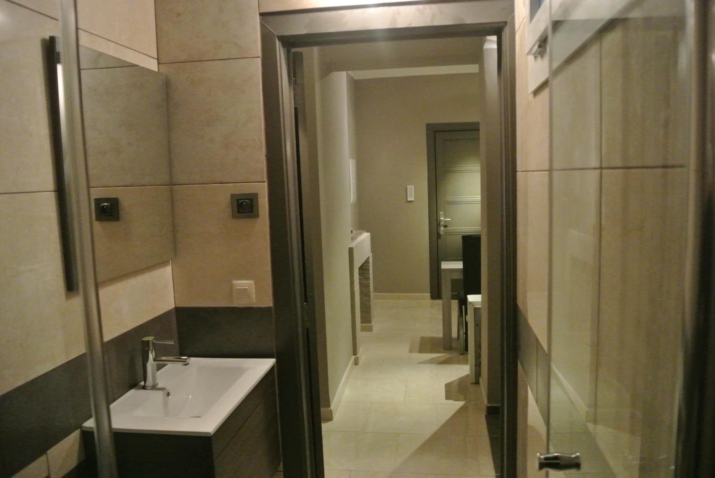 Apartment with Shower photo 1