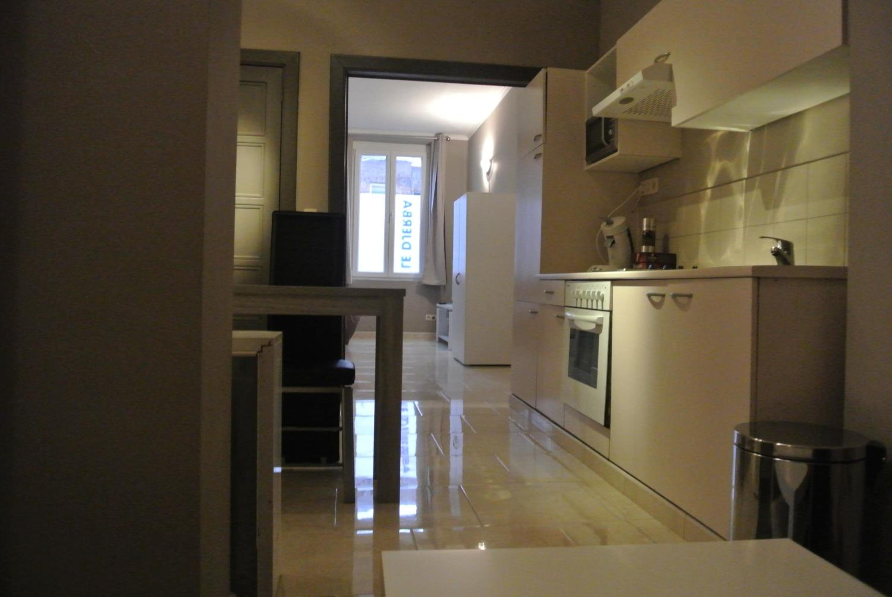 Apartment with Shower photo 2