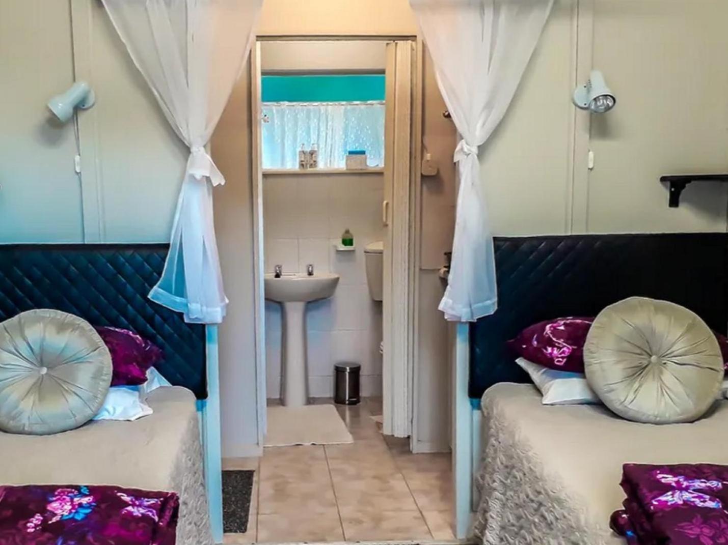 Deluxe Double Room (2 Adults + 1 Child) photo 2