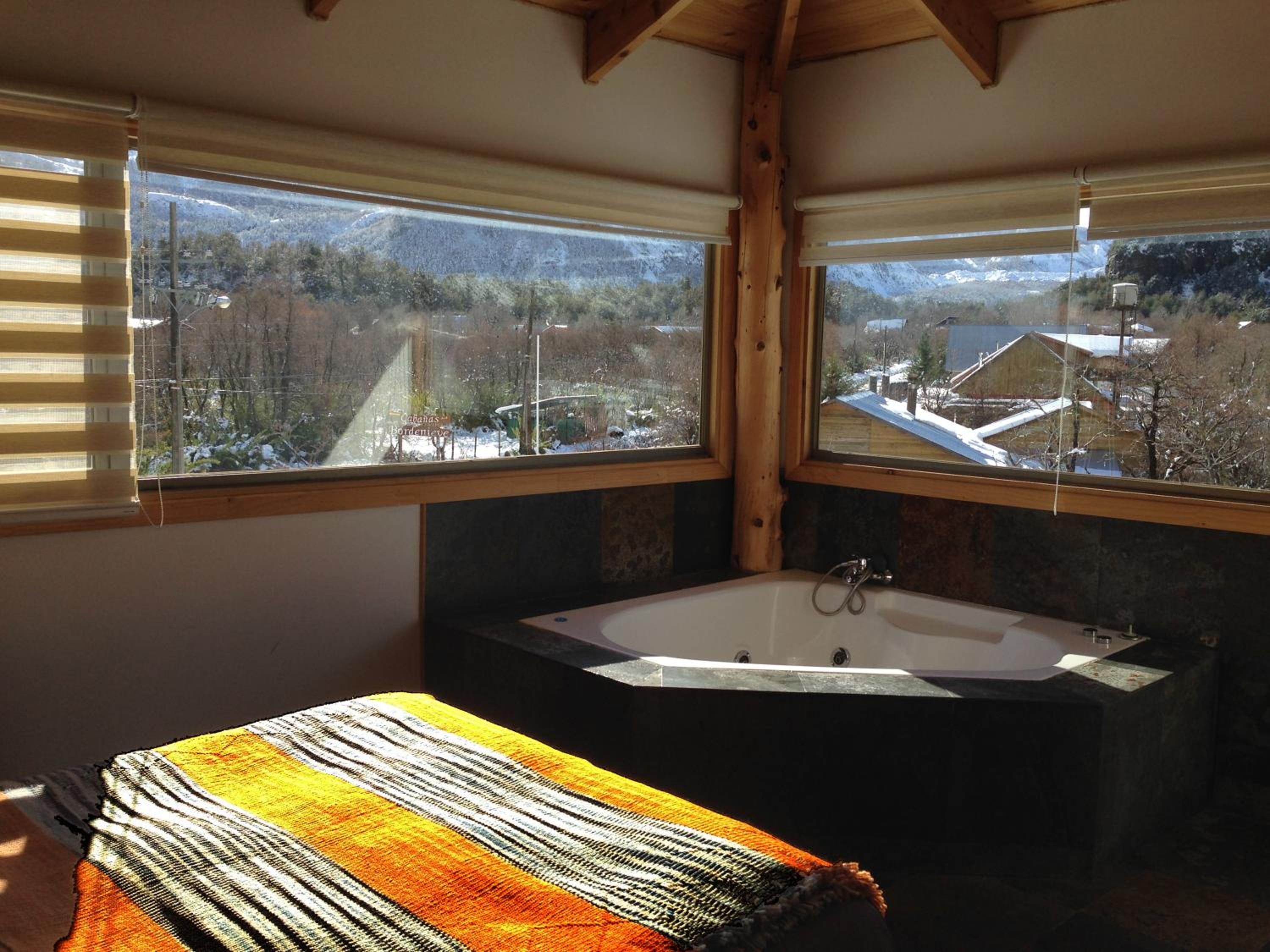 Double Room with Private Bathroom and Jacuzzi photo 2