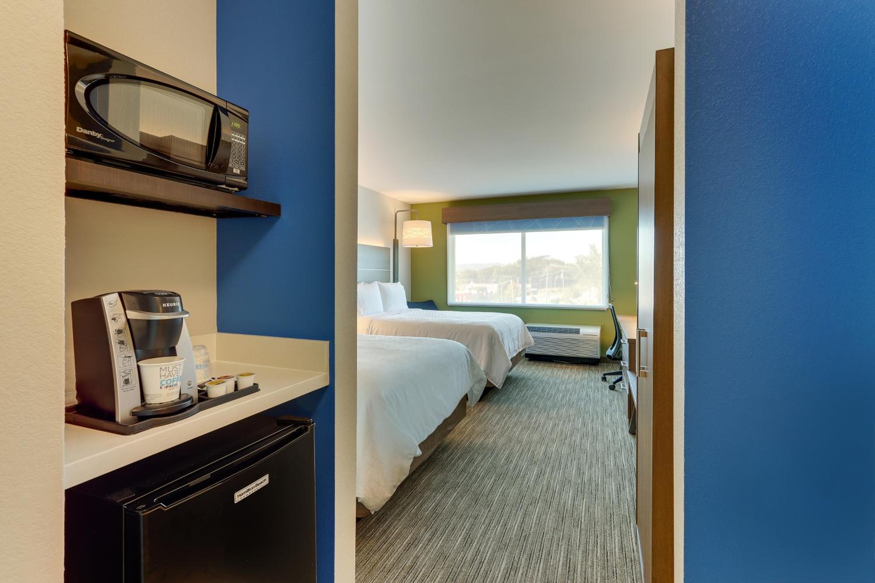 Standard Room with Two Queen Beds - Photo 1