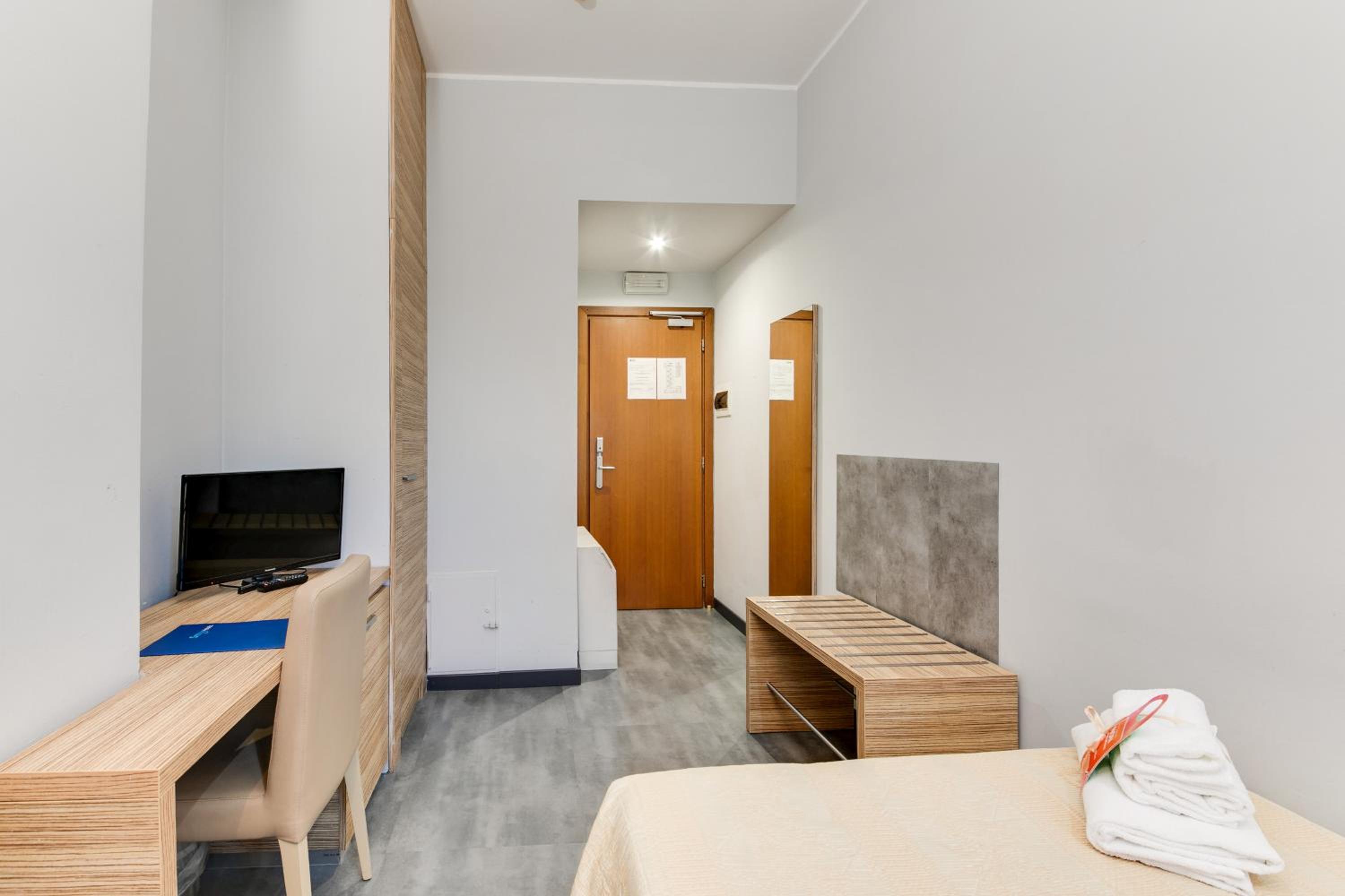 Compact Room photo 2