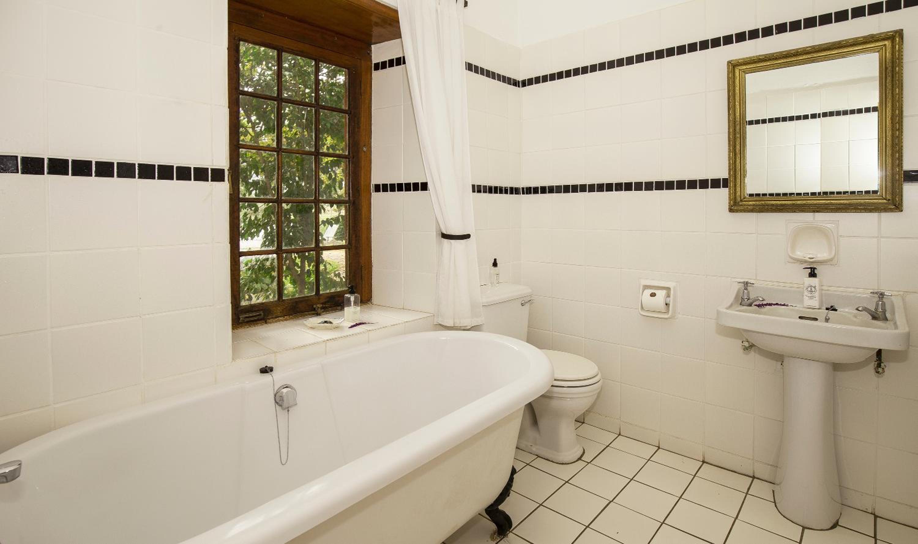 Double Room with Private Bathroom - Photo 6