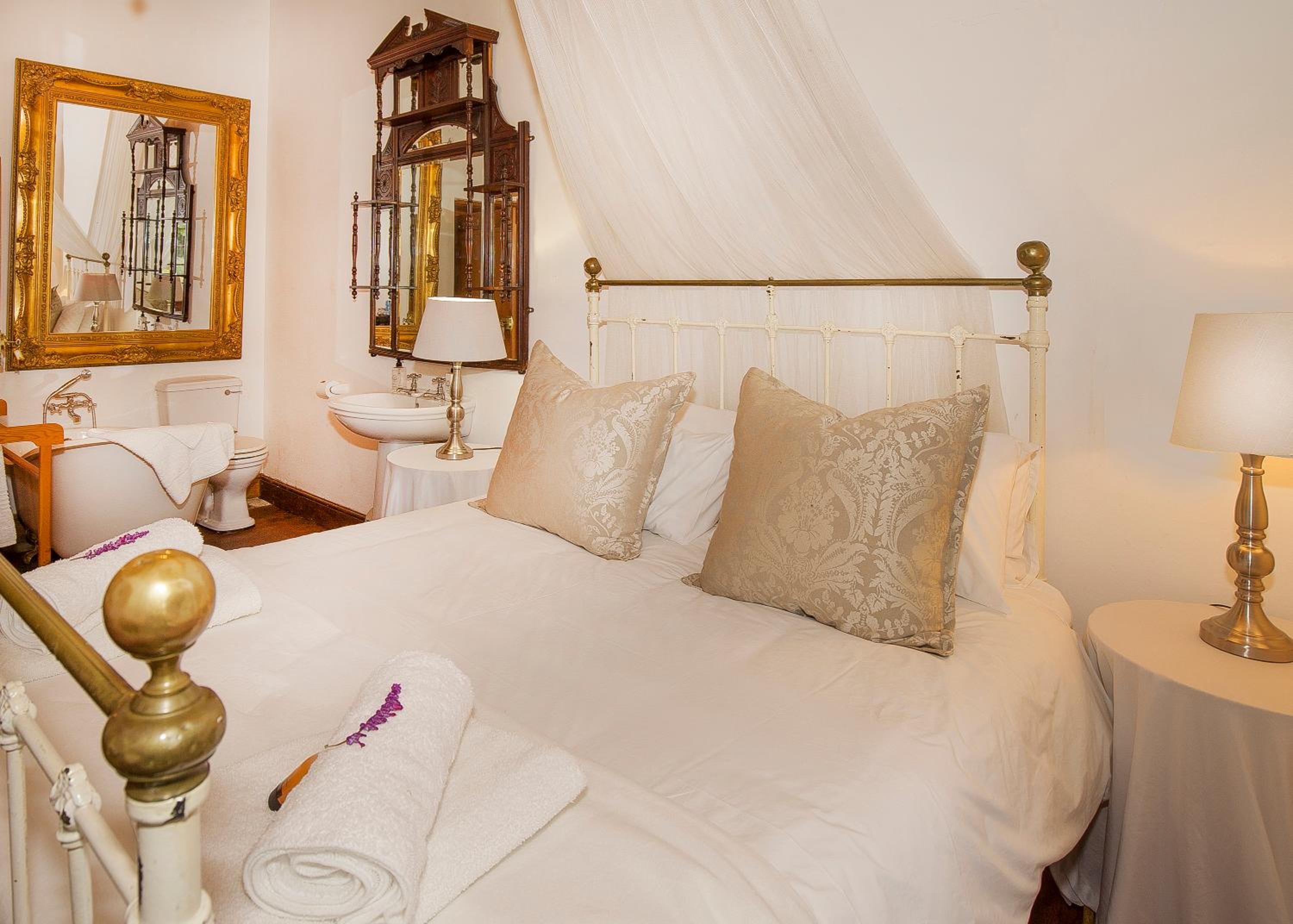 Double Room with Private Bathroom - Photo 9
