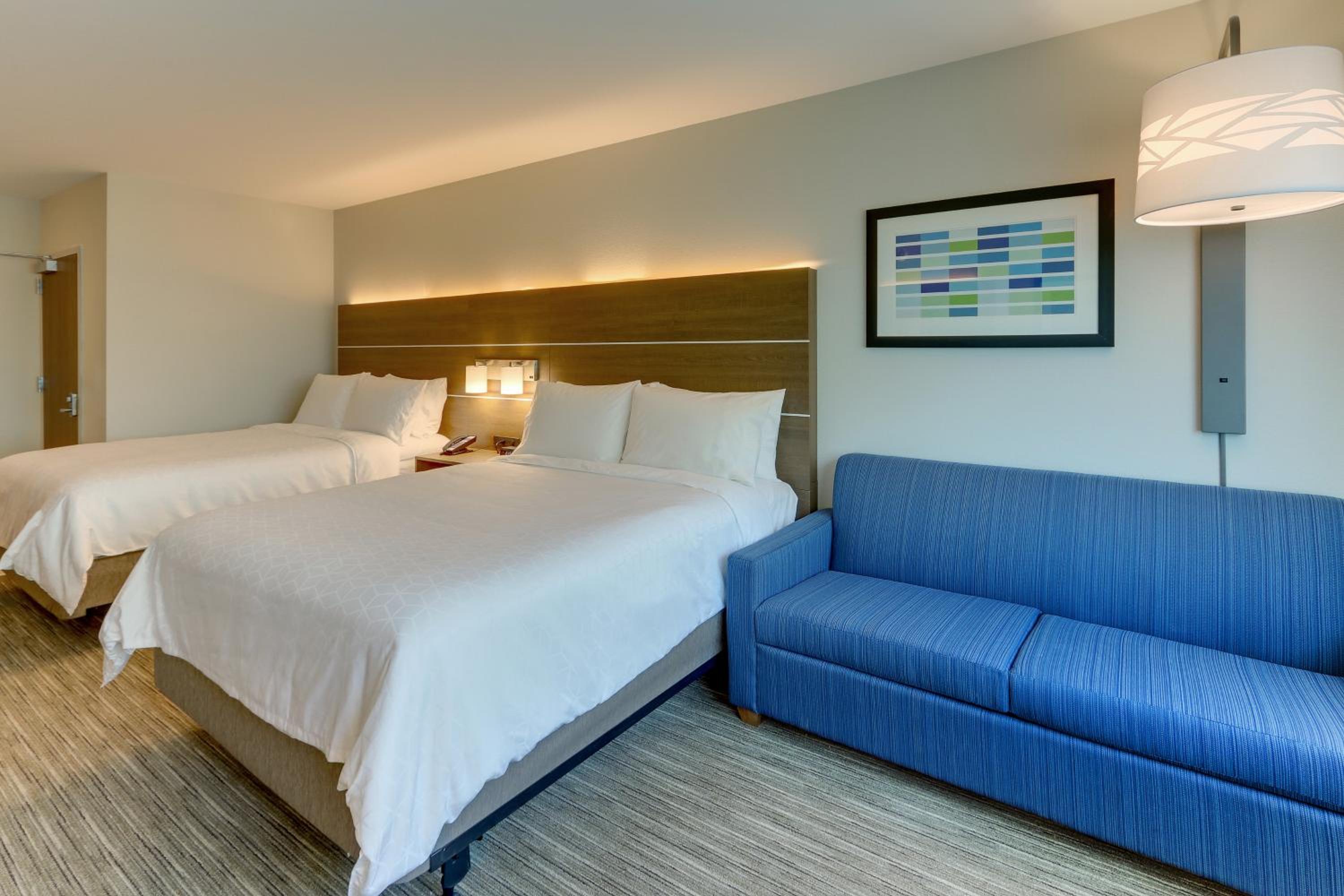 Queen Suite with Two Queen Beds - Photo 6
