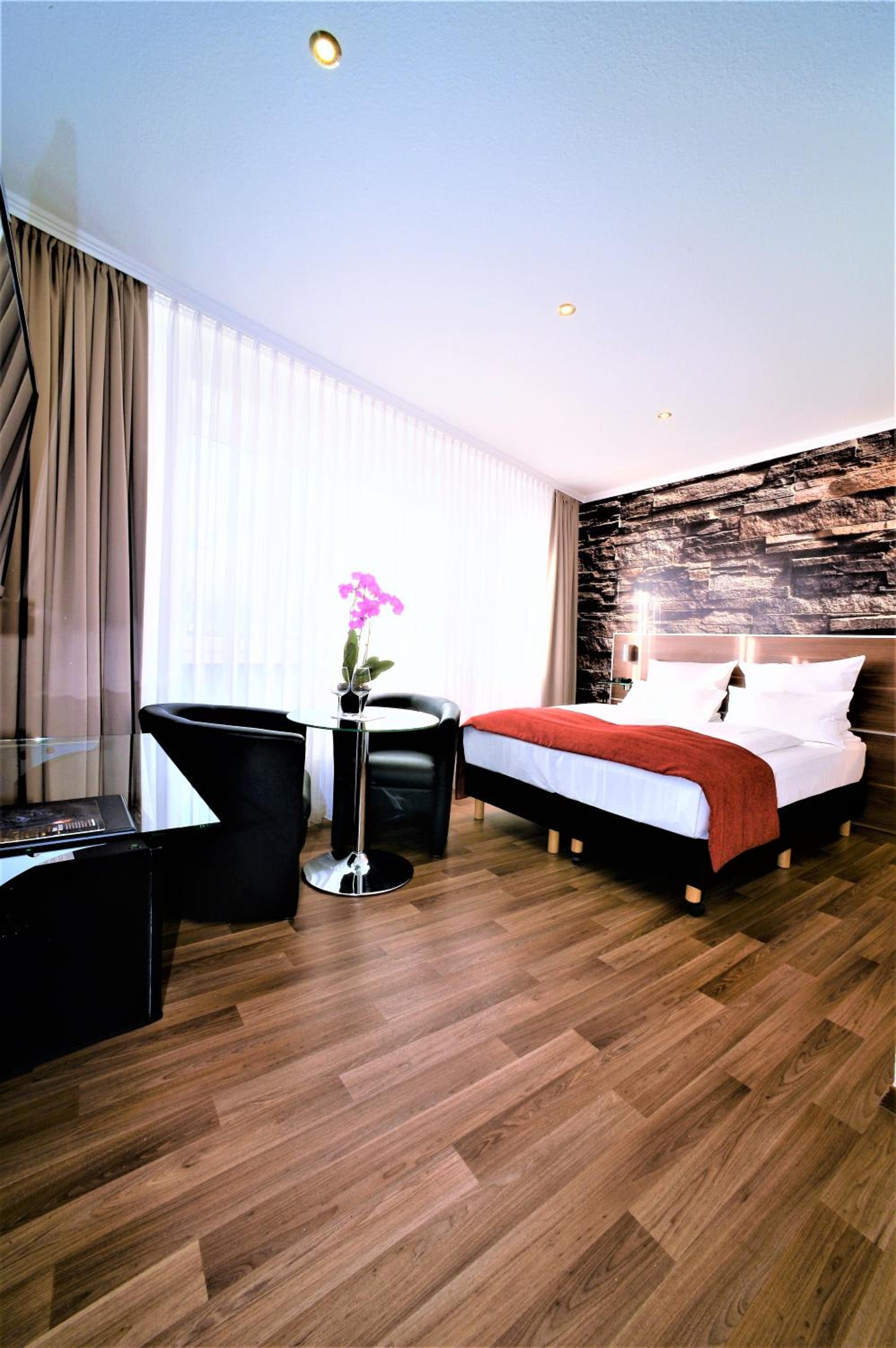 Double Room - Photo 10