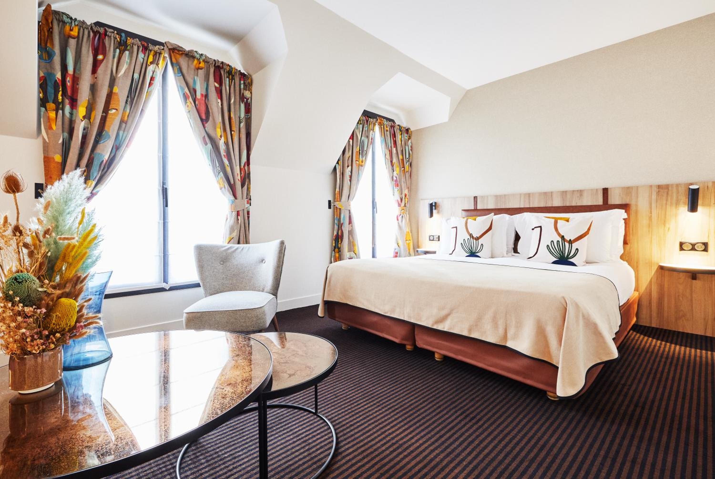 Junior Suite with Eiffel Tower View