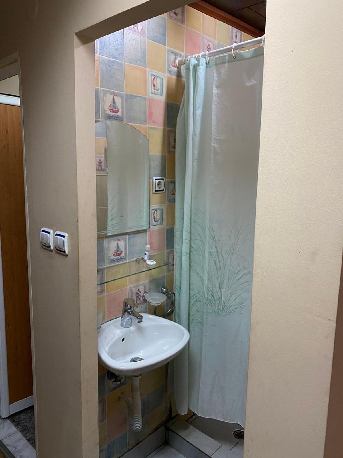 Budget Double Room - Photo 3