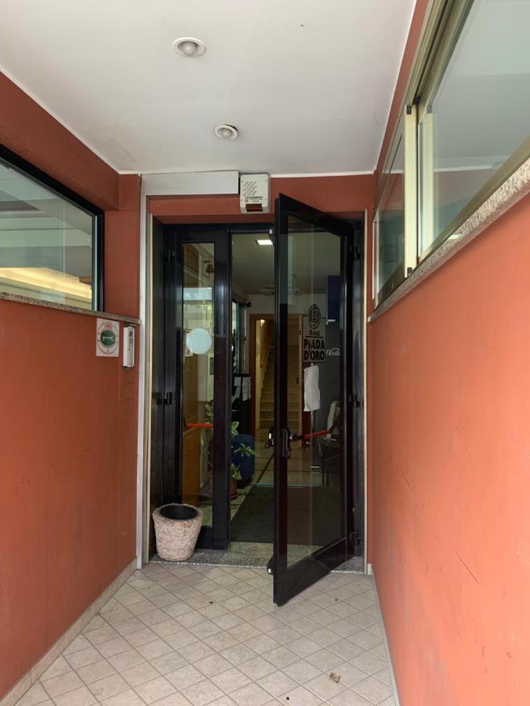 Double Room with Balcony (3 Adults) photo 3