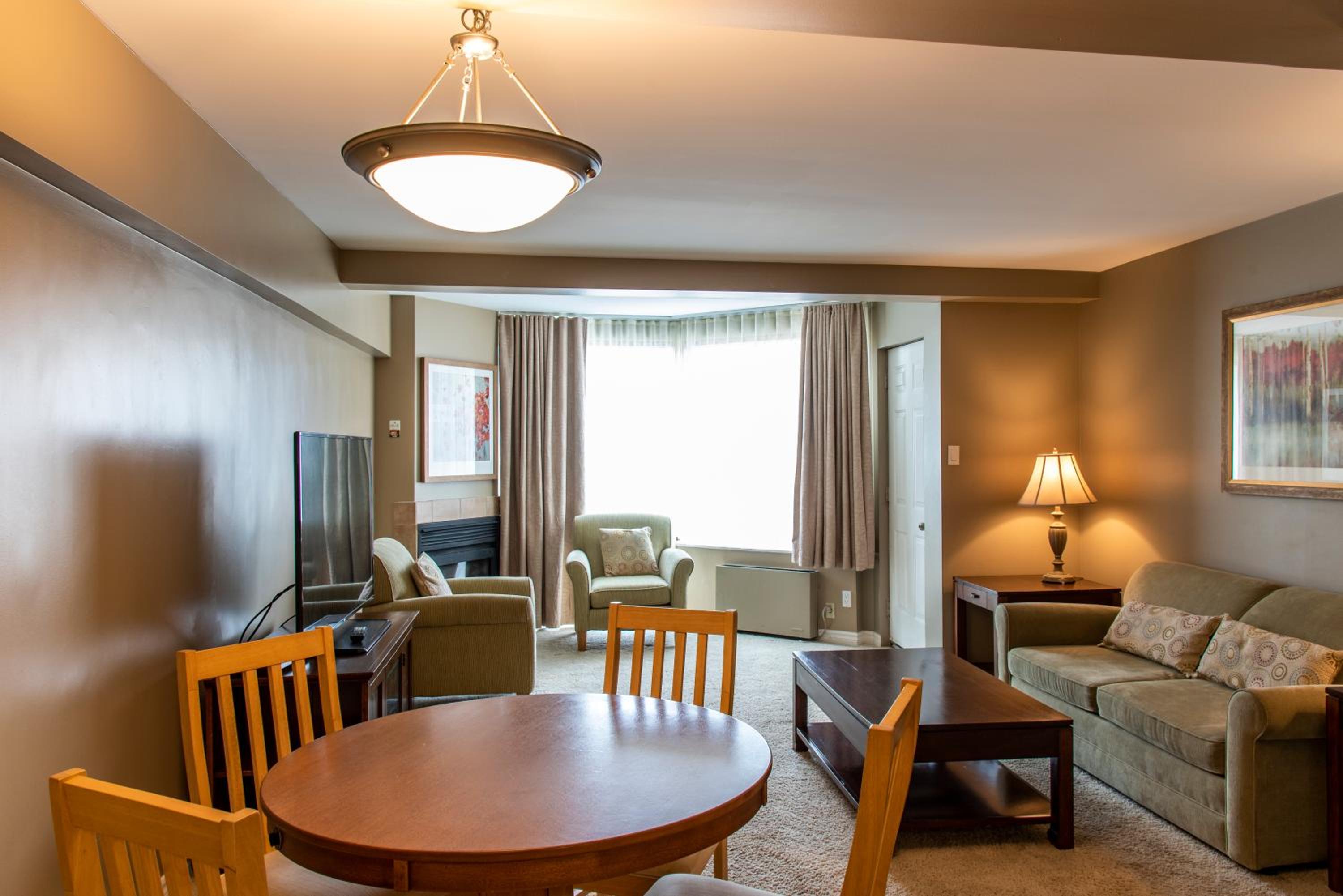 One-Bedroom King Suite - Non-Smoking photo 3