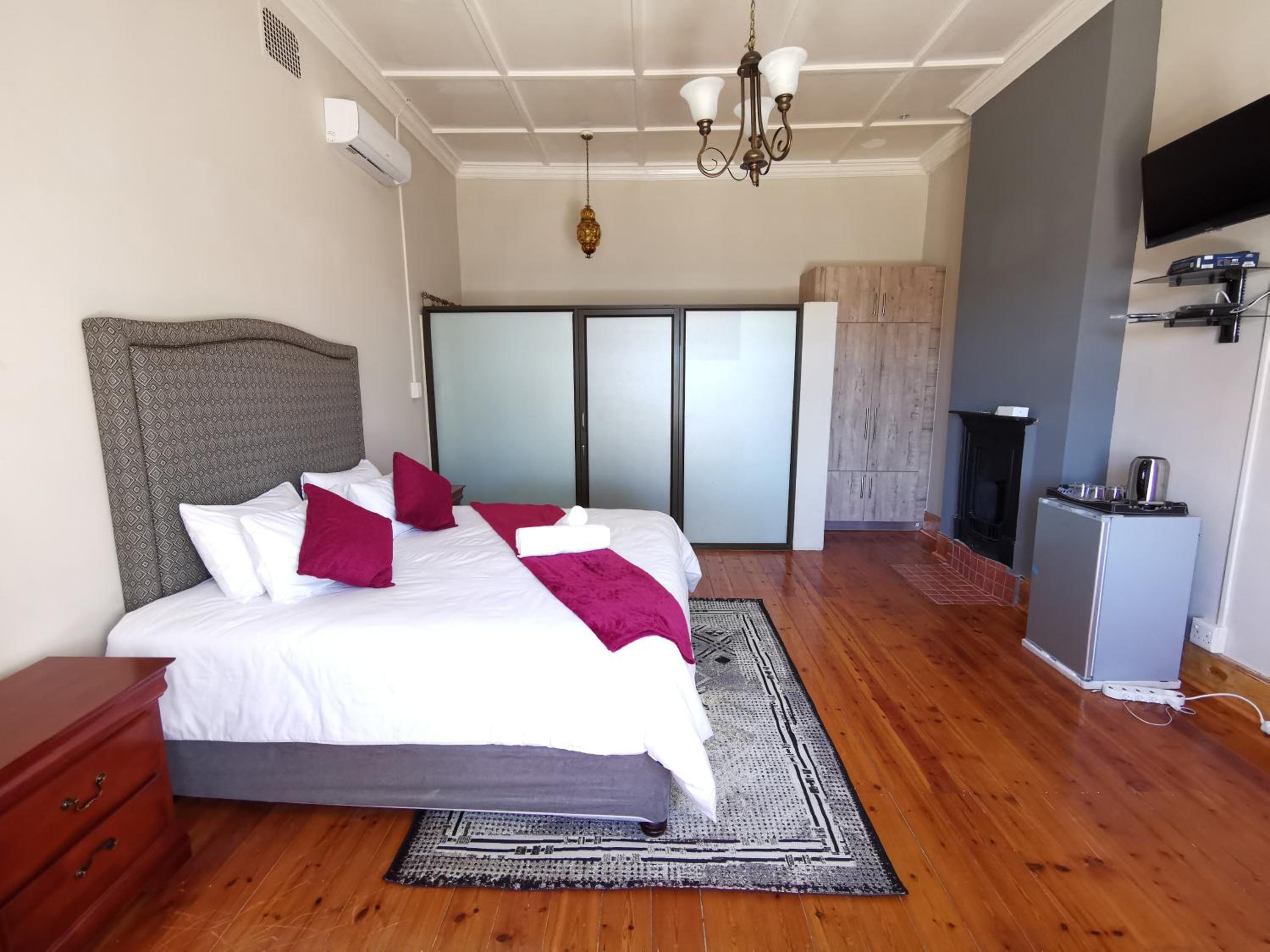 Deluxe King Room - Photo 6
