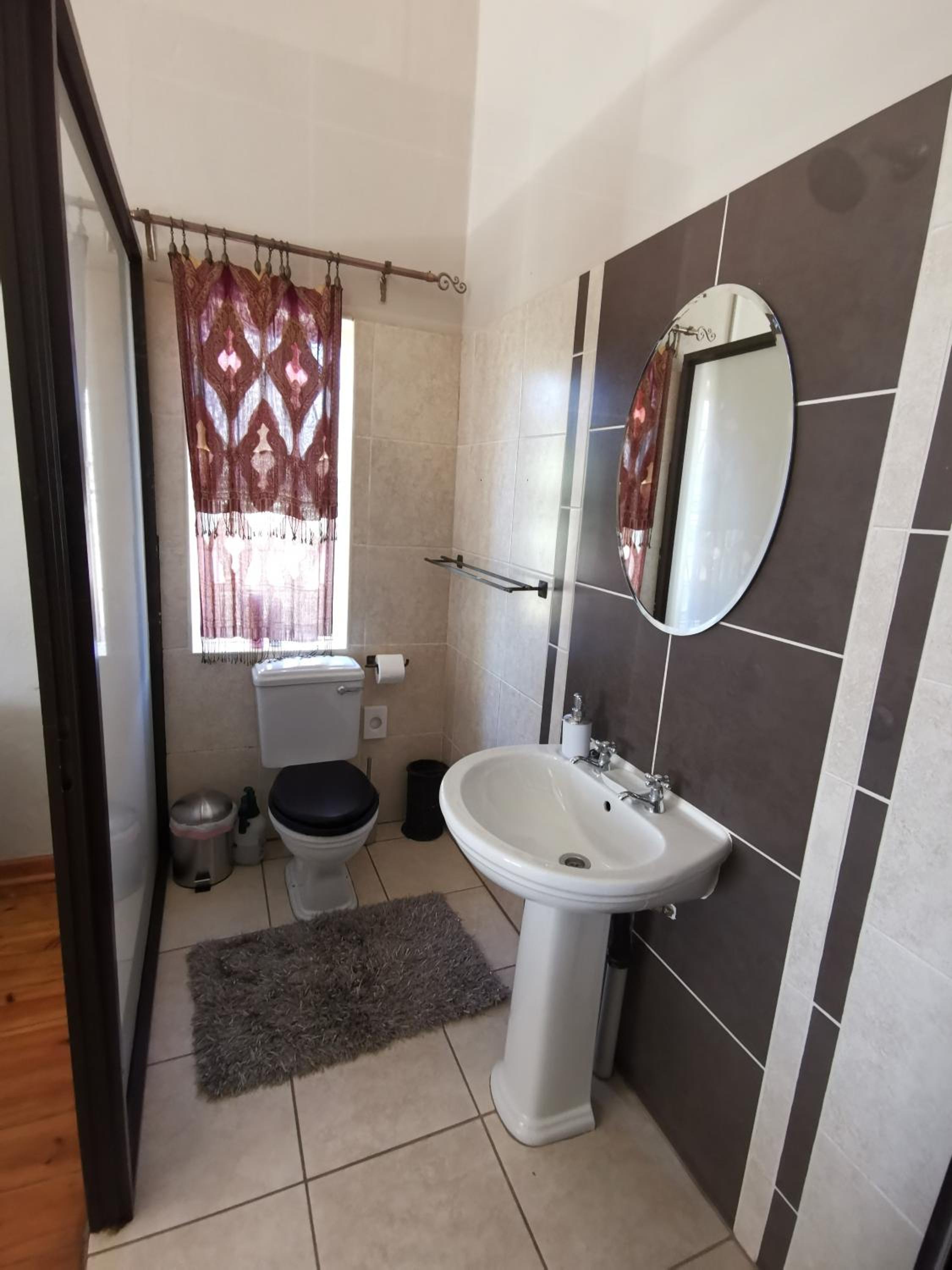 Deluxe King Room - Photo 2