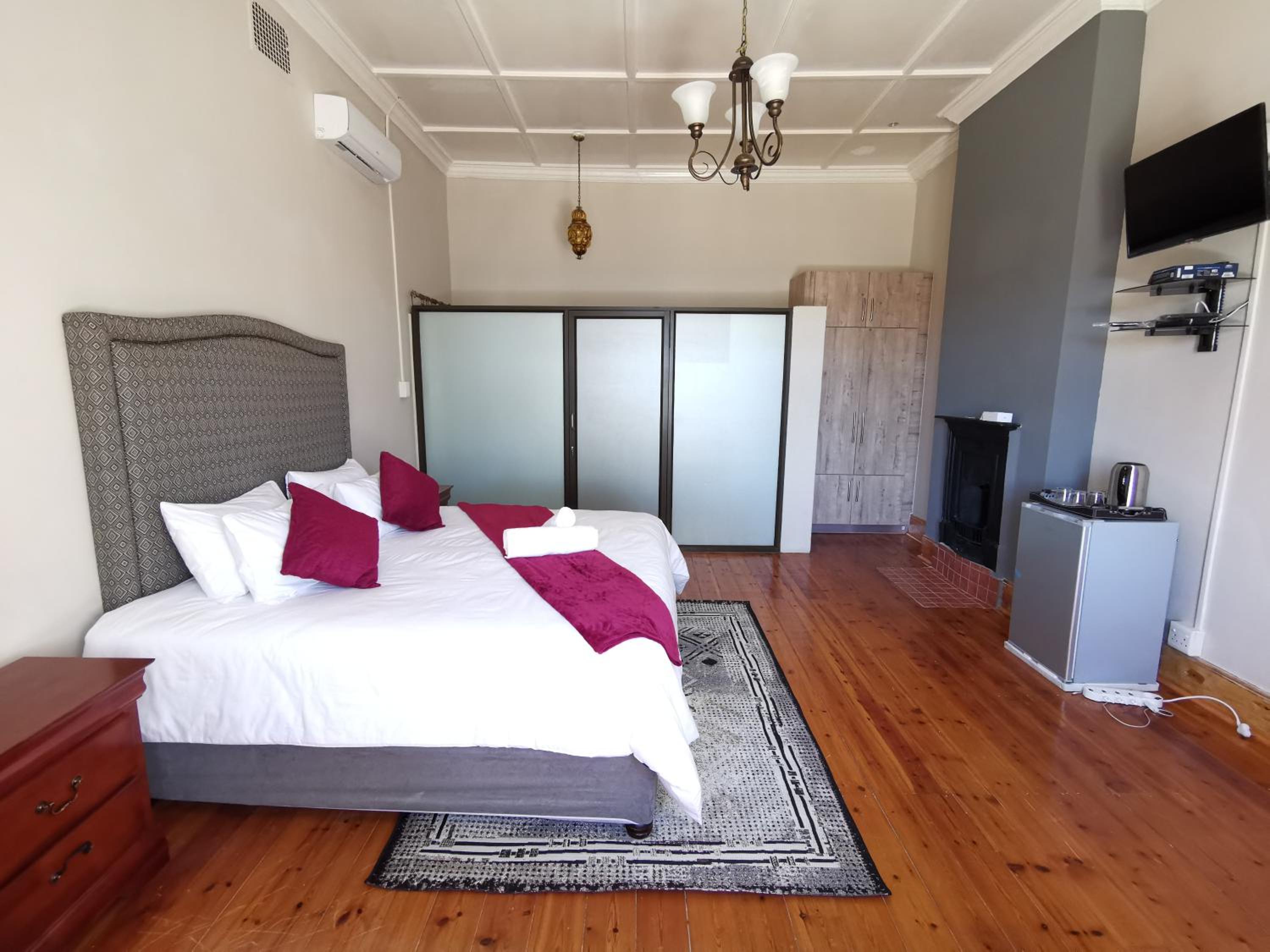 Deluxe King Room - Photo 4